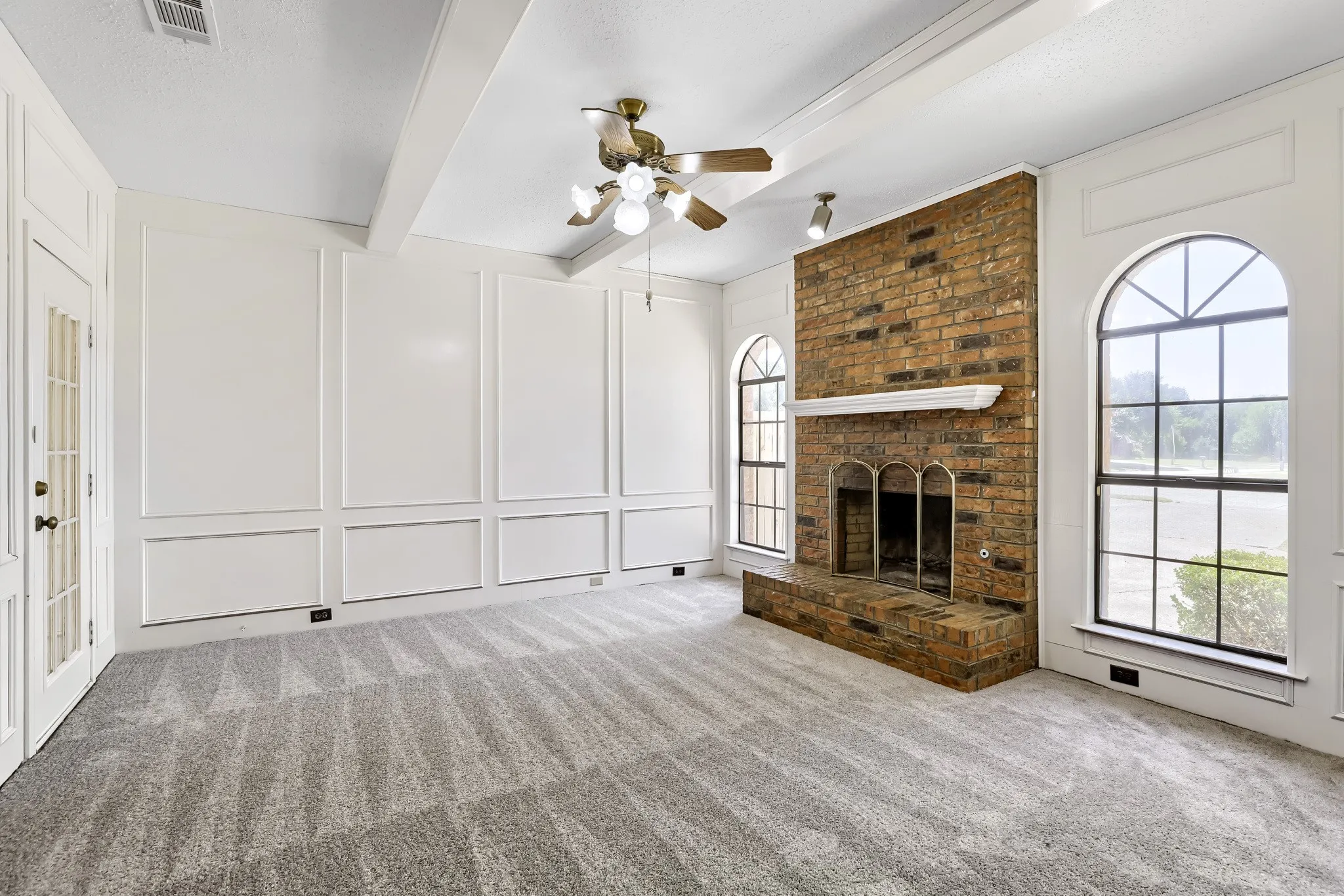 Single Family Residence For Sale in Denton County , 2212 Oak Bluff Drive, Flower Mound, Texas 75028, 3 Bedroom, 2 Bathroom, 2 Garage spaces, 1,681 Sqft, built in 1984, mls#21359493, Real Estate Agent in Flower Mound, Homes For Sale in Denton county, Homes For Sale in Flower Mound, Realtor in Flower Mound Texas, Real Estate Brokerage Independent Realty Texas, Luminita Cordes Realtor