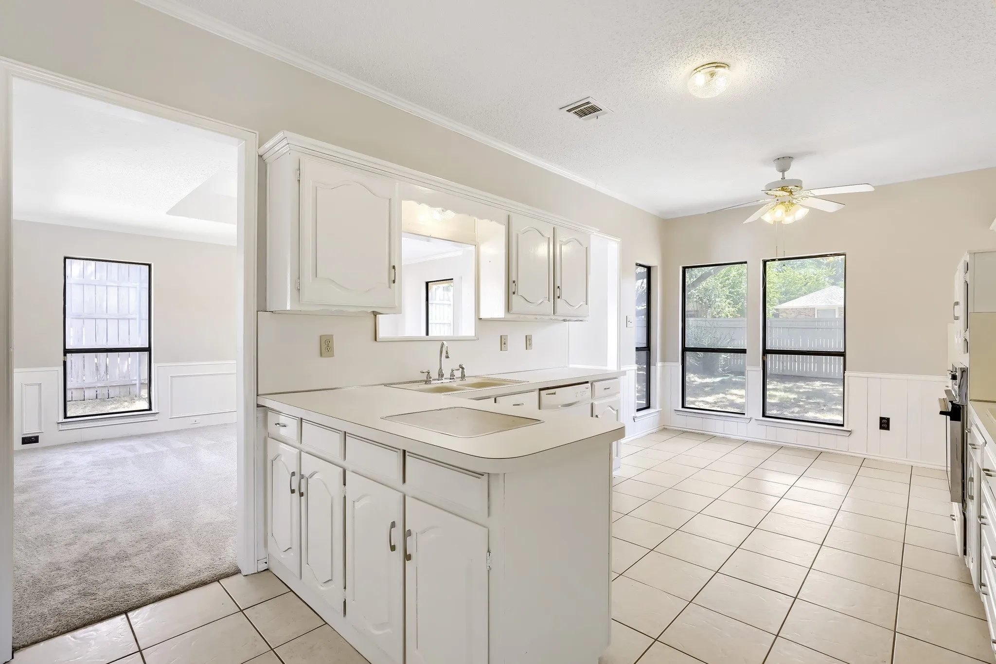 Single Family Residence For Sale in Denton County , 2212 Oak Bluff Drive, Flower Mound, Texas 75028, 3 Bedroom, 2 Bathroom, 2 Garage spaces, 1,681 Sqft, built in 1984, mls#21359493, Real Estate Agent in Flower Mound, Homes For Sale in Denton county, Homes For Sale in Flower Mound, Realtor in Flower Mound Texas, Real Estate Brokerage Independent Realty Texas, Luminita Cordes Realtor