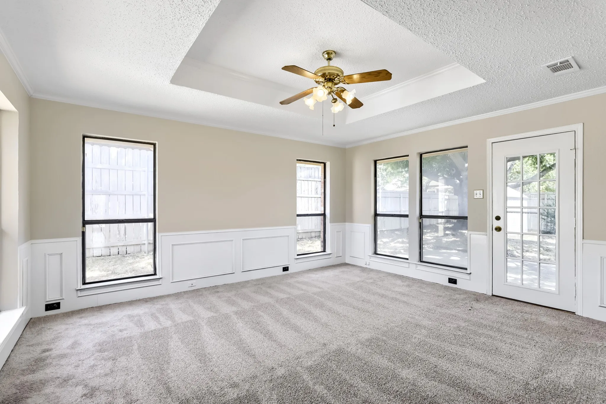 Single Family Residence For Sale in Denton County , 2212 Oak Bluff Drive, Flower Mound, Texas 75028, 3 Bedroom, 2 Bathroom, 2 Garage spaces, 1,681 Sqft, built in 1984, mls#21359493, Real Estate Agent in Flower Mound, Homes For Sale in Denton county, Homes For Sale in Flower Mound, Realtor in Flower Mound Texas, Real Estate Brokerage Independent Realty Texas, Luminita Cordes Realtor