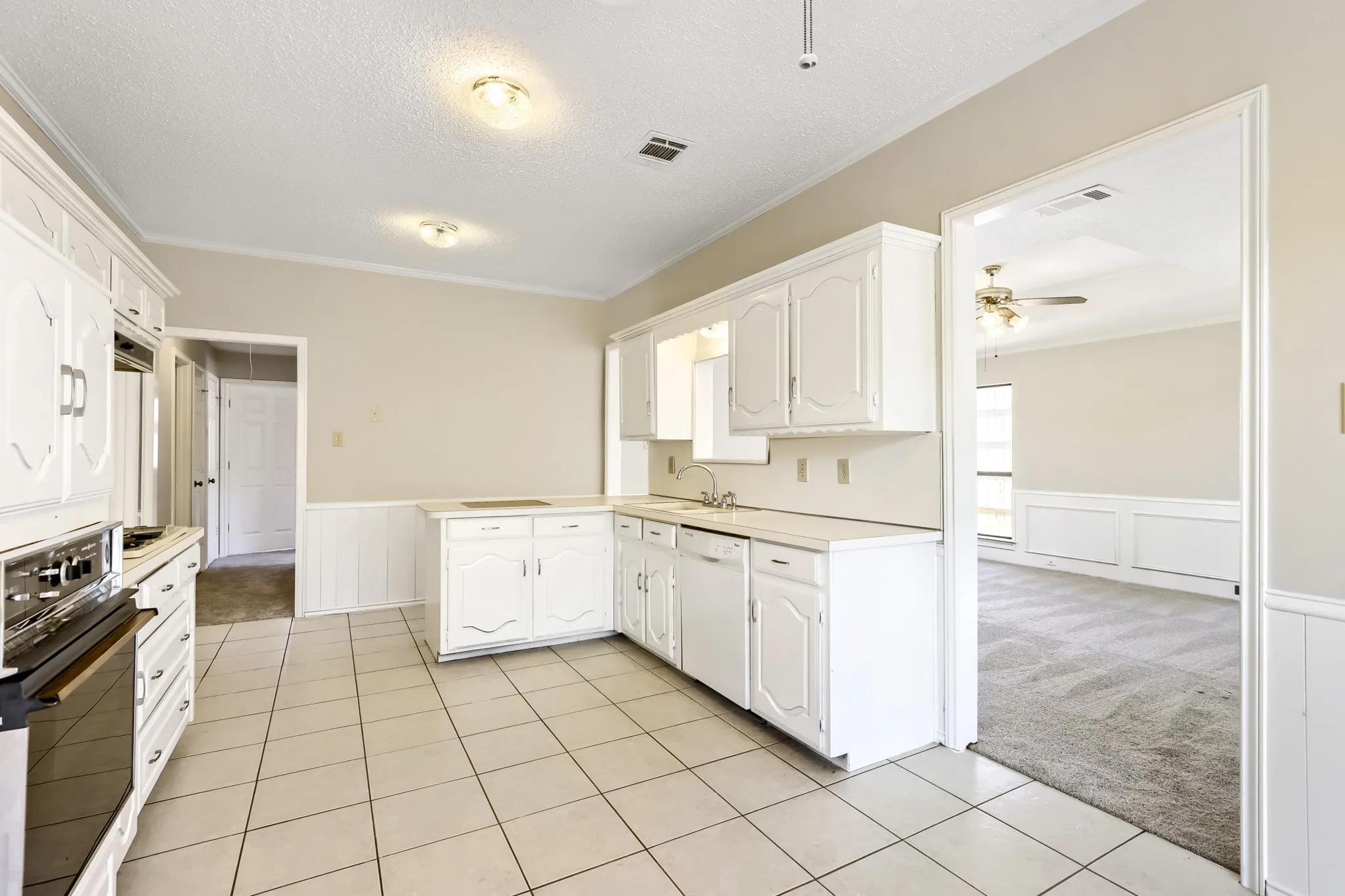 Single Family Residence For Sale in Denton County , 2212 Oak Bluff Drive, Flower Mound, Texas 75028, 3 Bedroom, 2 Bathroom, 2 Garage spaces, 1,681 Sqft, built in 1984, mls#21359493, Real Estate Agent in Flower Mound, Homes For Sale in Denton county, Homes For Sale in Flower Mound, Realtor in Flower Mound Texas, Real Estate Brokerage Independent Realty Texas, Luminita Cordes Realtor