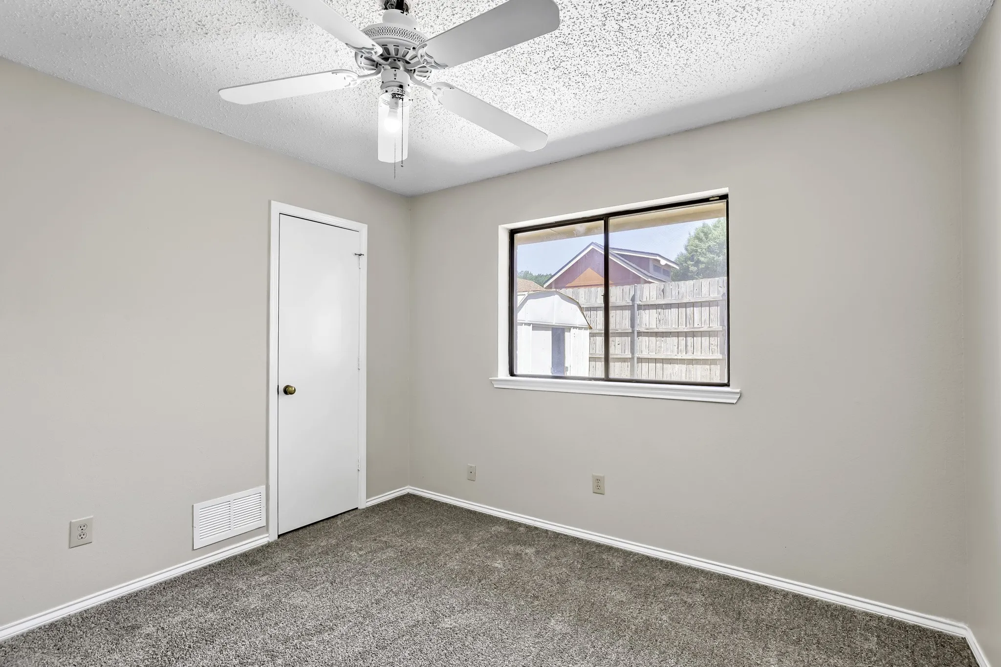 Single Family Residence For Sale in Denton County , 2212 Oak Bluff Drive, Flower Mound, Texas 75028, 3 Bedroom, 2 Bathroom, 2 Garage spaces, 1,681 Sqft, built in 1984, mls#21359493, Real Estate Agent in Flower Mound, Homes For Sale in Denton county, Homes For Sale in Flower Mound, Realtor in Flower Mound Texas, Real Estate Brokerage Independent Realty Texas, Luminita Cordes Realtor