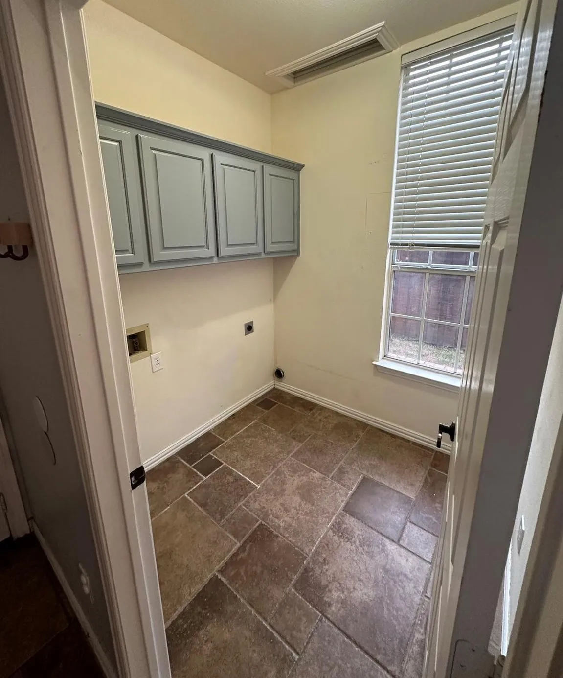 Single Family Residence For Rent in Dallas County , 220 Redwood Drive, Coppell, Texas 75019, 4 Bedroom, 4 Bathroom, 2 Garage spaces, 3,400 Sqft, built in 1993, mls#21361428, Real Estate Agent in Coppell, Homes For Rent in Dallas county, Homes For Rent in Coppell, Realtor in Coppell Texas, Real Estate Brokerage Independent Realty Texas, Luminita Cordes Realtor