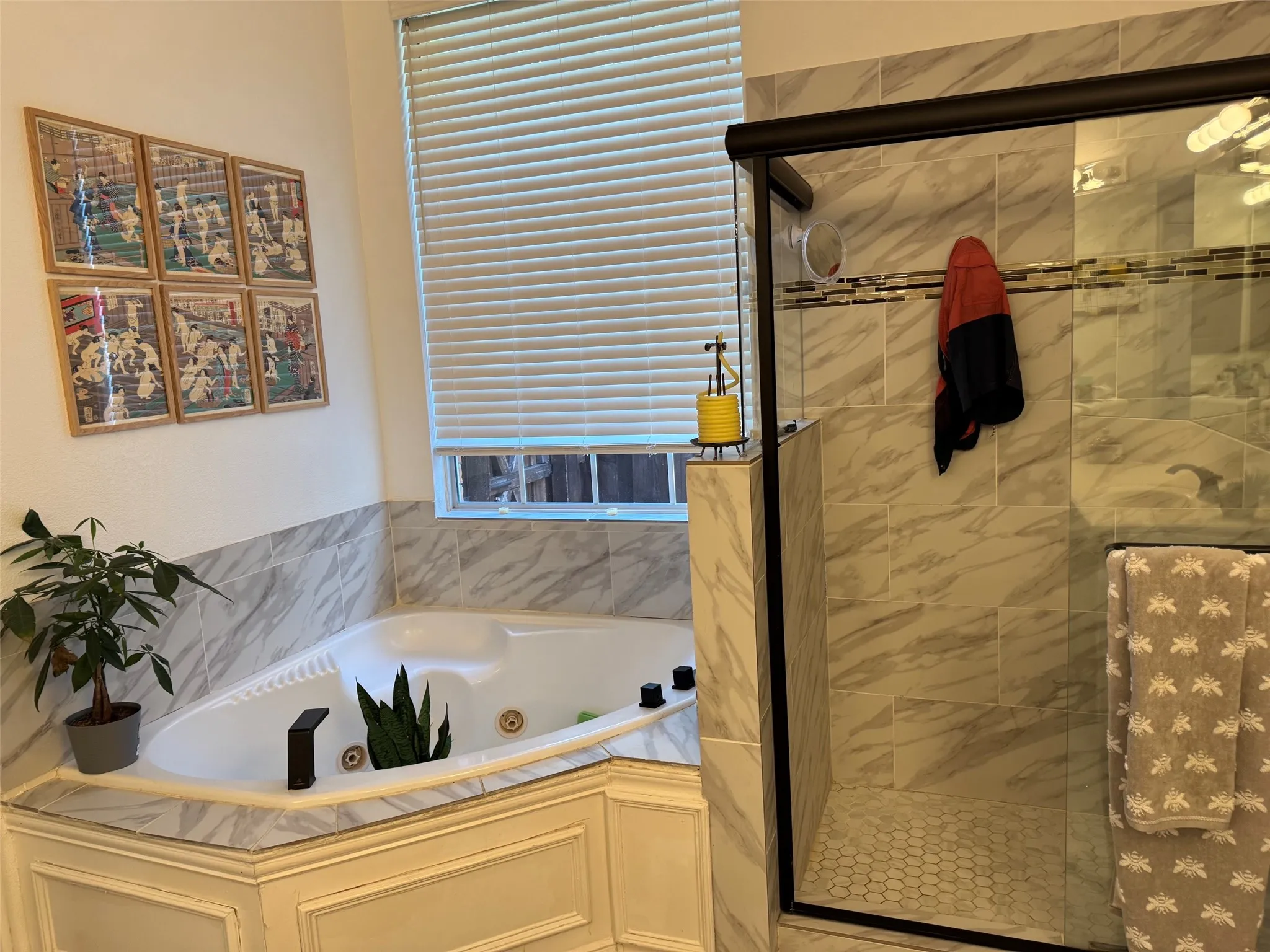 Primary bathroom-Large Shower and jet tub