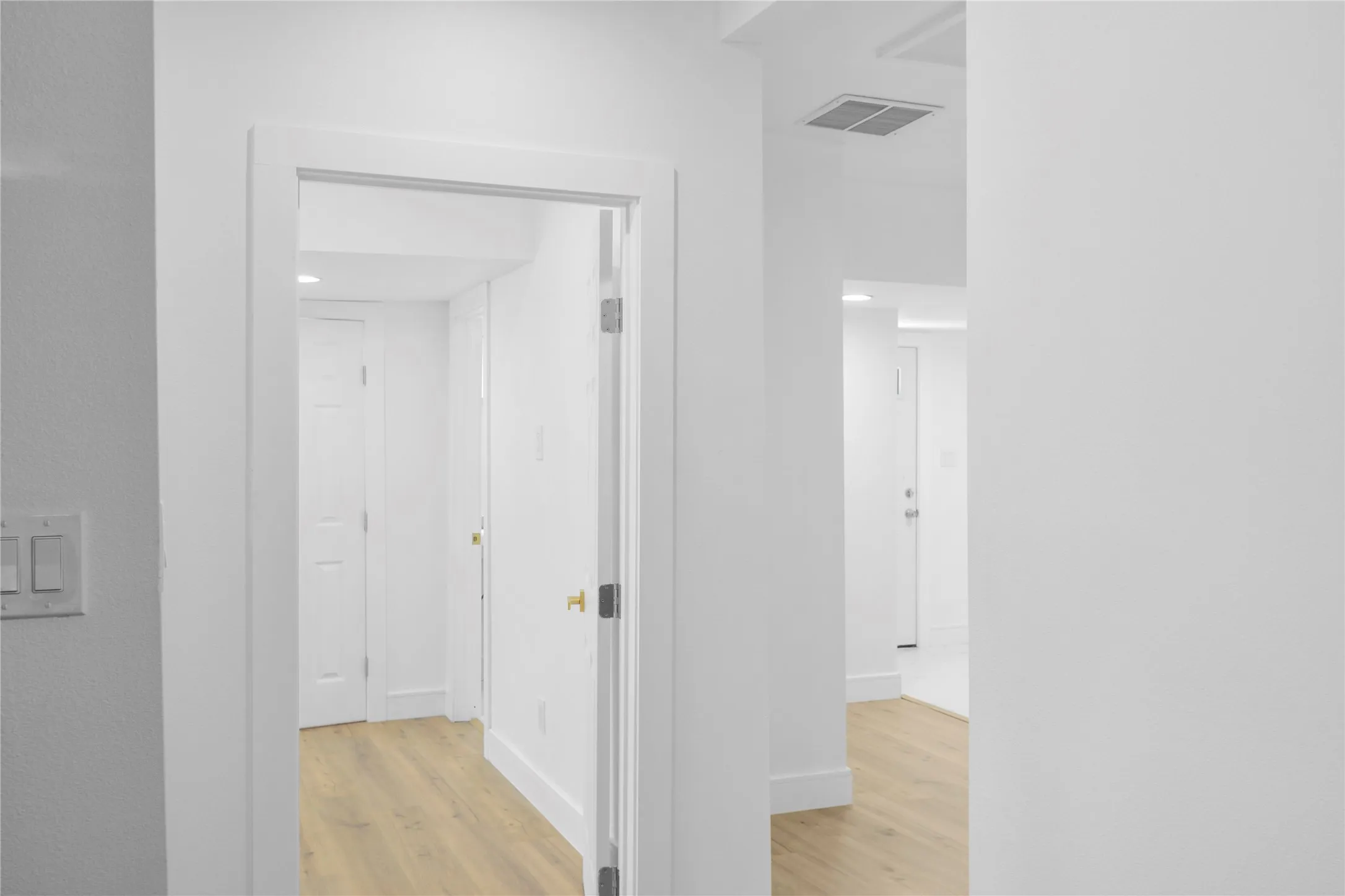 Single Family Residence For Sale in Dallas County , 3400 Spence Street, Dallas, Texas 75215, 3 Bedroom, 2 Bathroom, Garage spaces, 1,377 Sqft, built in 1910, mls#21363025, Real Estate Agent in Dallas, Homes For Sale in Dallas county, Homes For Sale in Dallas, Realtor in Dallas Texas, Real Estate Brokerage Independent Realty Texas, Luminita Cordes Realtor