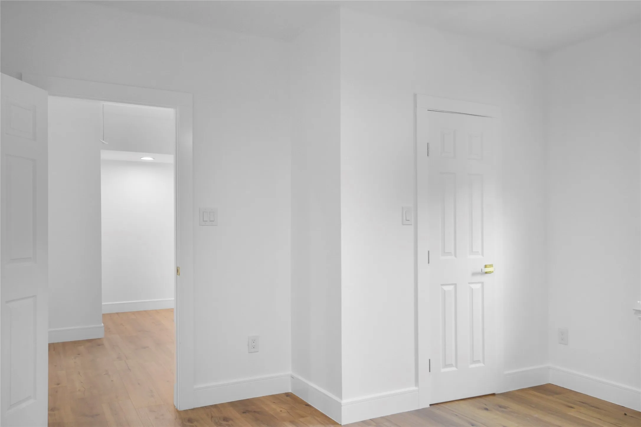 Single Family Residence For Sale in Dallas County , 3400 Spence Street, Dallas, Texas 75215, 3 Bedroom, 2 Bathroom, Garage spaces, 1,377 Sqft, built in 1910, mls#21363025, Real Estate Agent in Dallas, Homes For Sale in Dallas county, Homes For Sale in Dallas, Realtor in Dallas Texas, Real Estate Brokerage Independent Realty Texas, Luminita Cordes Realtor