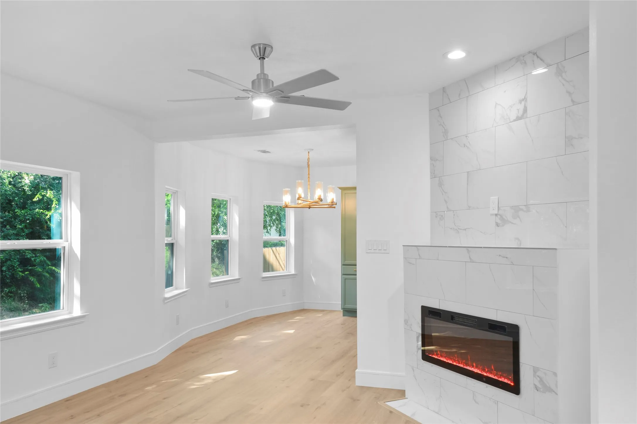 Single Family Residence For Sale in Dallas County , 3400 Spence Street, Dallas, Texas 75215, 3 Bedroom, 2 Bathroom, Garage spaces, 1,377 Sqft, built in 1910, mls#21363025, Real Estate Agent in Dallas, Homes For Sale in Dallas county, Homes For Sale in Dallas, Realtor in Dallas Texas, Real Estate Brokerage Independent Realty Texas, Luminita Cordes Realtor