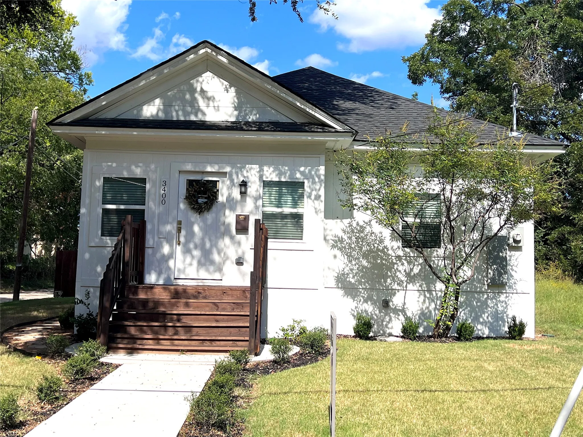 Single Family Residence For Sale in Dallas County , 3400 Spence Street, Dallas, Texas 75215, 3 Bedroom, 2 Bathroom, Garage spaces, 1,377 Sqft, built in 1910, mls#21363025, Real Estate Agent in Dallas, Homes For Sale in Dallas county, Homes For Sale in Dallas, Realtor in Dallas Texas, Real Estate Brokerage Independent Realty Texas, Luminita Cordes Realtor