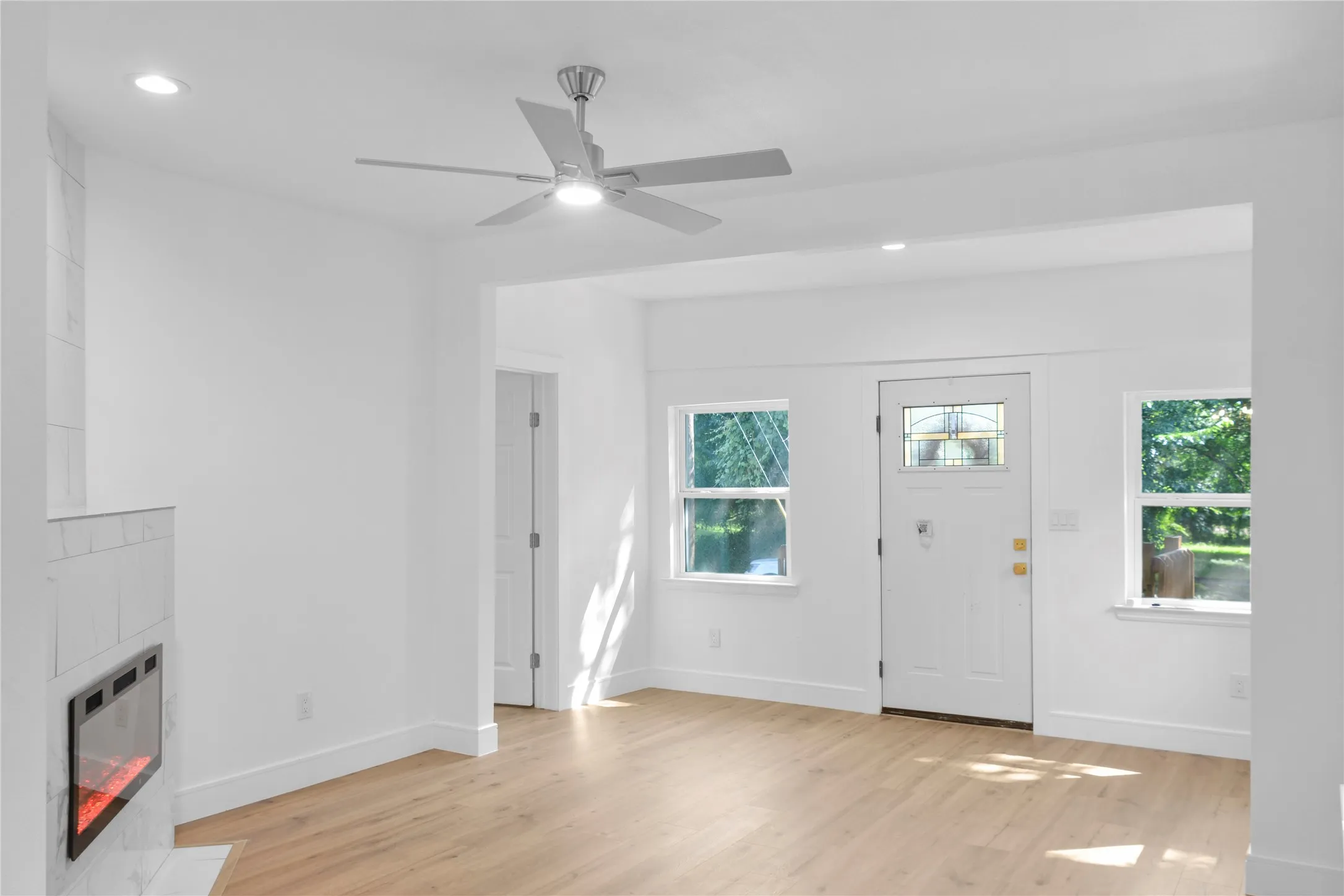 Single Family Residence For Sale in Dallas County , 3400 Spence Street, Dallas, Texas 75215, 3 Bedroom, 2 Bathroom, Garage spaces, 1,377 Sqft, built in 1910, mls#21363025, Real Estate Agent in Dallas, Homes For Sale in Dallas county, Homes For Sale in Dallas, Realtor in Dallas Texas, Real Estate Brokerage Independent Realty Texas, Luminita Cordes Realtor