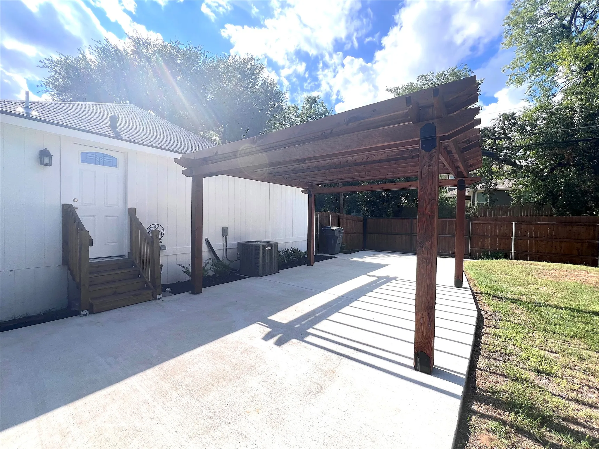 Single Family Residence For Sale in Dallas County , 3400 Spence Street, Dallas, Texas 75215, 3 Bedroom, 2 Bathroom, Garage spaces, 1,377 Sqft, built in 1910, mls#21363025, Real Estate Agent in Dallas, Homes For Sale in Dallas county, Homes For Sale in Dallas, Realtor in Dallas Texas, Real Estate Brokerage Independent Realty Texas, Luminita Cordes Realtor