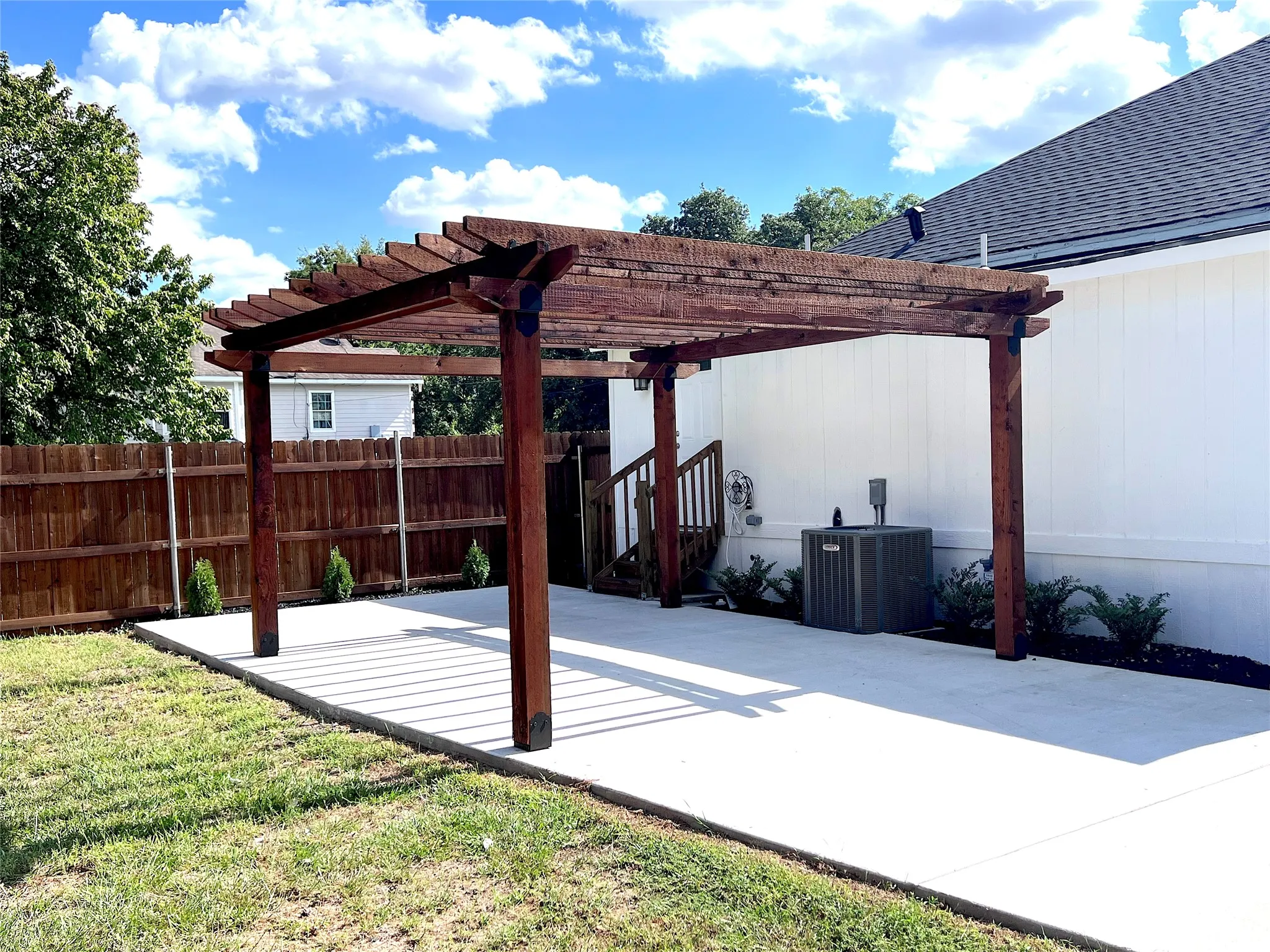Single Family Residence For Sale in Dallas County , 3400 Spence Street, Dallas, Texas 75215, 3 Bedroom, 2 Bathroom, Garage spaces, 1,377 Sqft, built in 1910, mls#21363025, Real Estate Agent in Dallas, Homes For Sale in Dallas county, Homes For Sale in Dallas, Realtor in Dallas Texas, Real Estate Brokerage Independent Realty Texas, Luminita Cordes Realtor