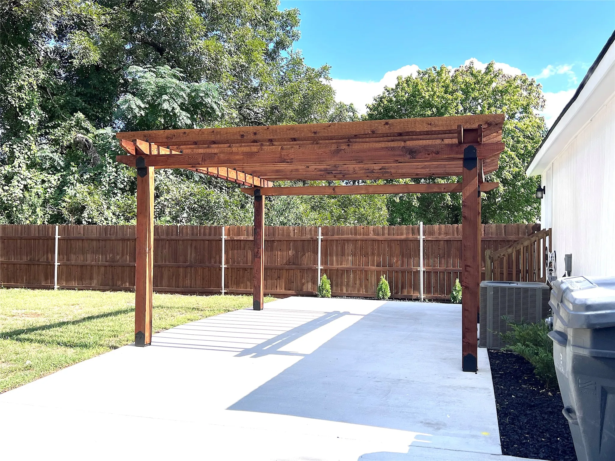 Single Family Residence For Sale in Dallas County , 3400 Spence Street, Dallas, Texas 75215, 3 Bedroom, 2 Bathroom, Garage spaces, 1,377 Sqft, built in 1910, mls#21363025, Real Estate Agent in Dallas, Homes For Sale in Dallas county, Homes For Sale in Dallas, Realtor in Dallas Texas, Real Estate Brokerage Independent Realty Texas, Luminita Cordes Realtor