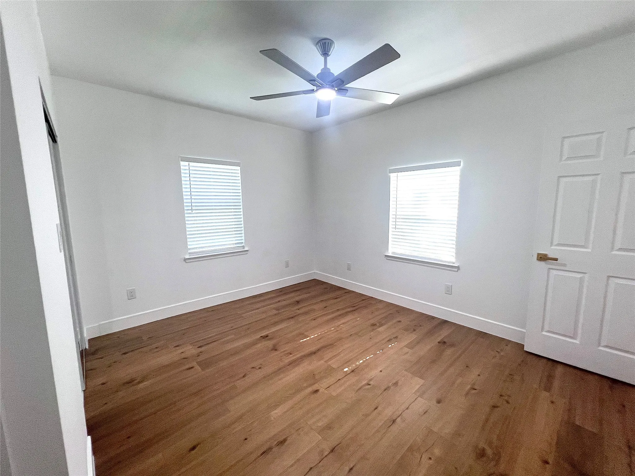 Single Family Residence For Sale in Dallas County , 3400 Spence Street, Dallas, Texas 75215, 3 Bedroom, 2 Bathroom, Garage spaces, 1,377 Sqft, built in 1910, mls#21363025, Real Estate Agent in Dallas, Homes For Sale in Dallas county, Homes For Sale in Dallas, Realtor in Dallas Texas, Real Estate Brokerage Independent Realty Texas, Luminita Cordes Realtor