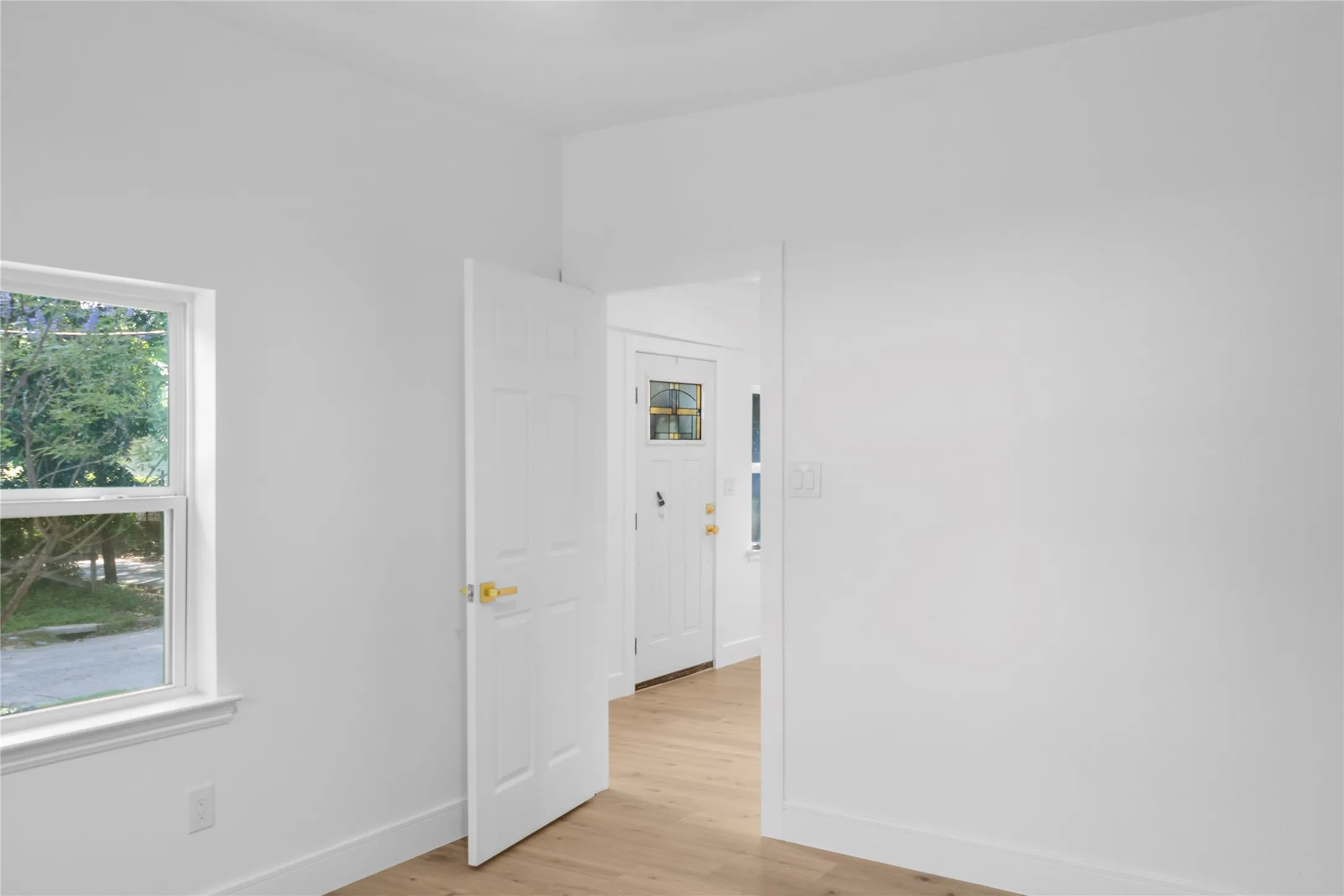 Single Family Residence For Sale in Dallas County , 3400 Spence Street, Dallas, Texas 75215, 3 Bedroom, 2 Bathroom, Garage spaces, 1,377 Sqft, built in 1910, mls#21363025, Real Estate Agent in Dallas, Homes For Sale in Dallas county, Homes For Sale in Dallas, Realtor in Dallas Texas, Real Estate Brokerage Independent Realty Texas, Luminita Cordes Realtor
