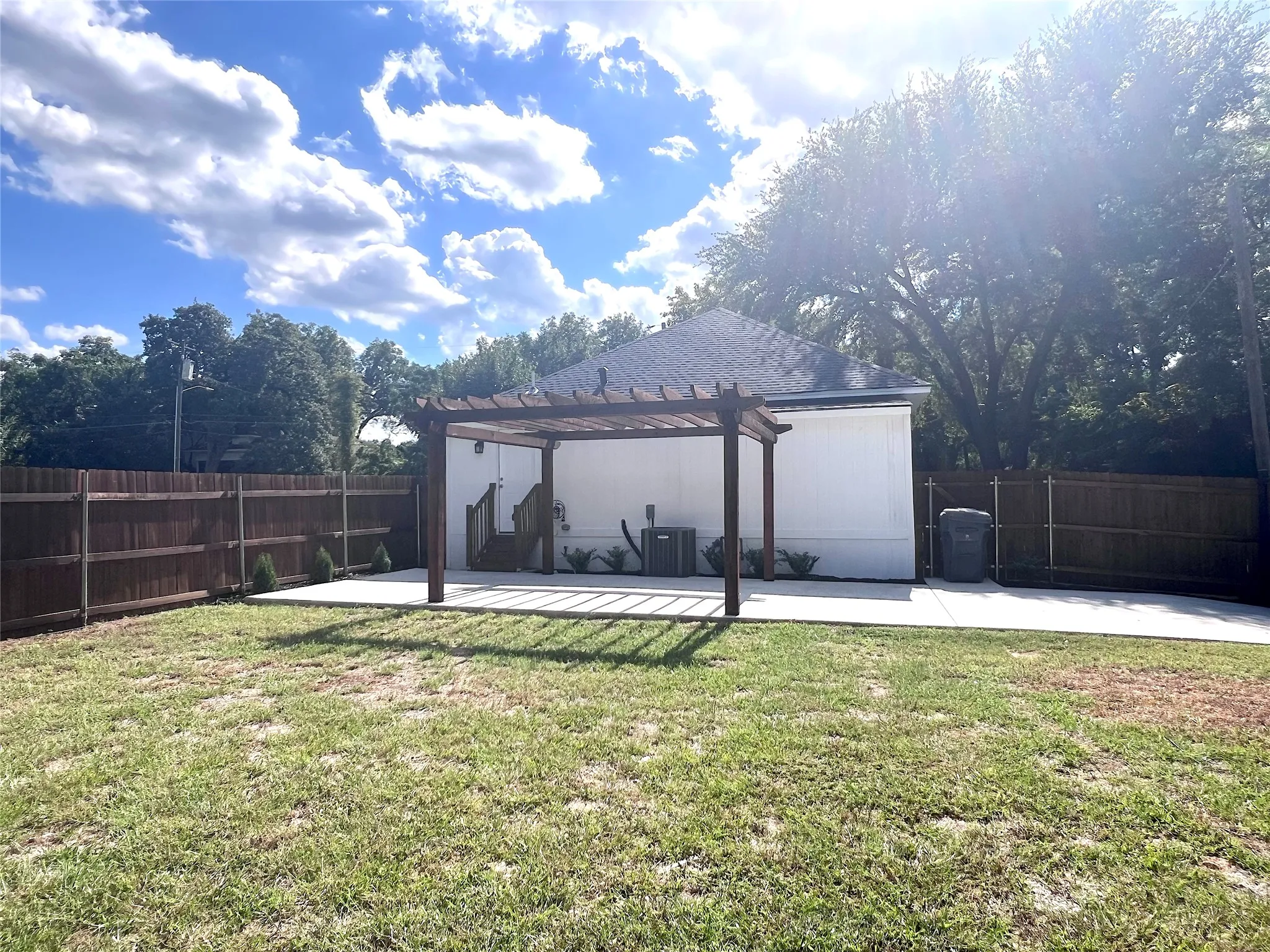 Single Family Residence For Sale in Dallas County , 3400 Spence Street, Dallas, Texas 75215, 3 Bedroom, 2 Bathroom, Garage spaces, 1,377 Sqft, built in 1910, mls#21363025, Real Estate Agent in Dallas, Homes For Sale in Dallas county, Homes For Sale in Dallas, Realtor in Dallas Texas, Real Estate Brokerage Independent Realty Texas, Luminita Cordes Realtor
