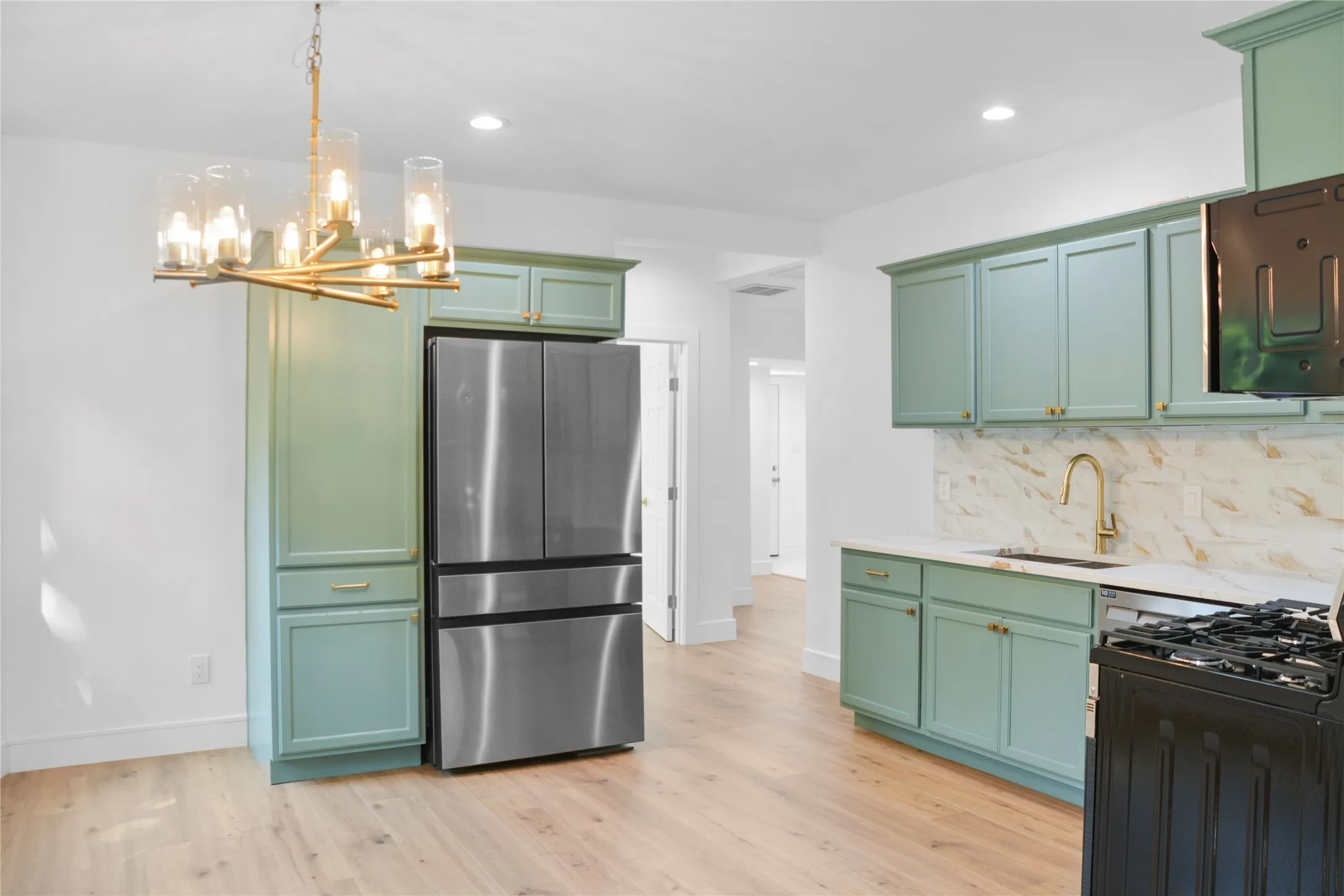 Single Family Residence For Sale in Dallas County , 3400 Spence Street, Dallas, Texas 75215, 3 Bedroom, 2 Bathroom, Garage spaces, 1,377 Sqft, built in 1910, mls#21363025, Real Estate Agent in Dallas, Homes For Sale in Dallas county, Homes For Sale in Dallas, Realtor in Dallas Texas, Real Estate Brokerage Independent Realty Texas, Luminita Cordes Realtor