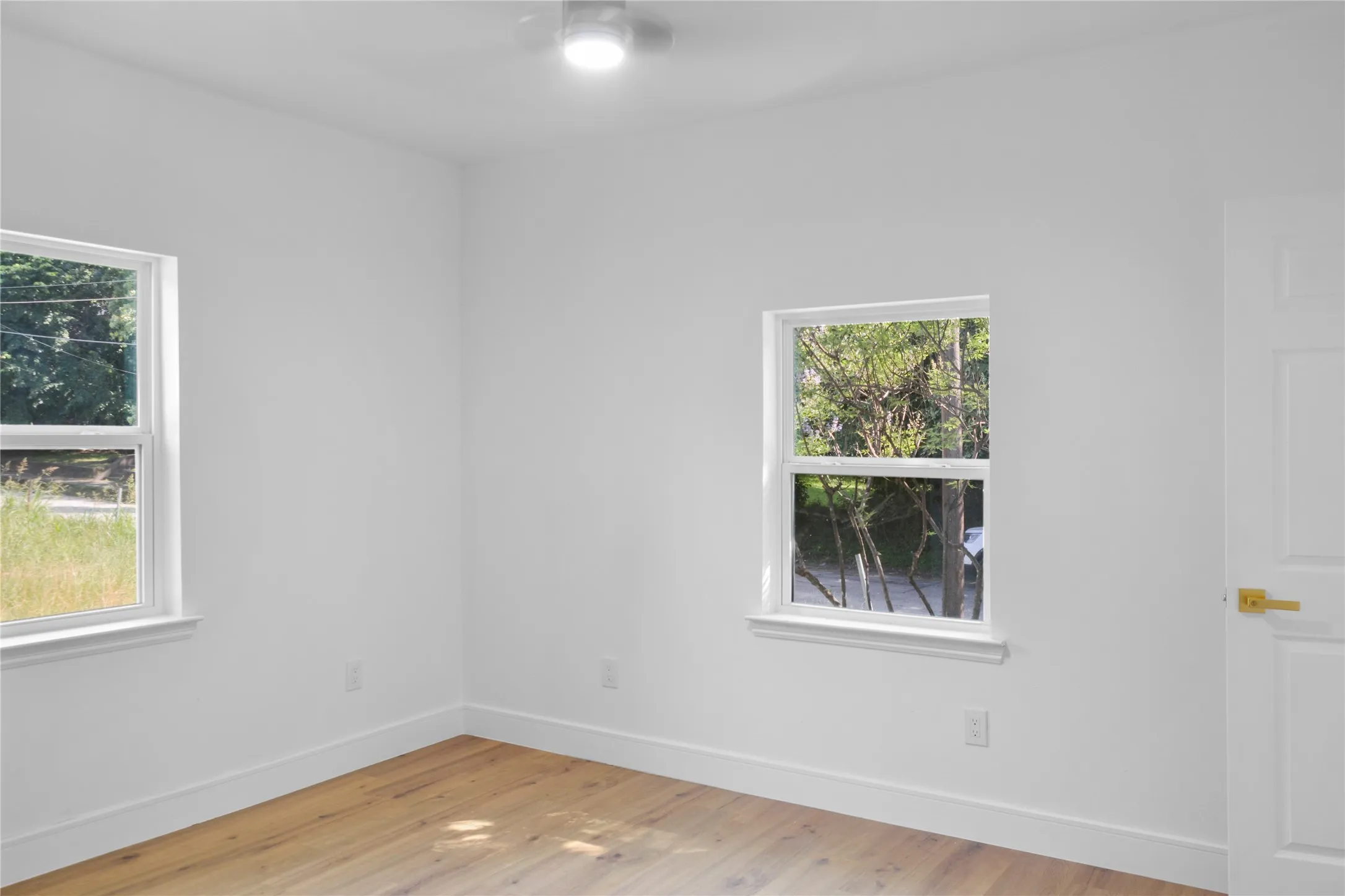 Single Family Residence For Sale in Dallas County , 3400 Spence Street, Dallas, Texas 75215, 3 Bedroom, 2 Bathroom, Garage spaces, 1,377 Sqft, built in 1910, mls#21363025, Real Estate Agent in Dallas, Homes For Sale in Dallas county, Homes For Sale in Dallas, Realtor in Dallas Texas, Real Estate Brokerage Independent Realty Texas, Luminita Cordes Realtor