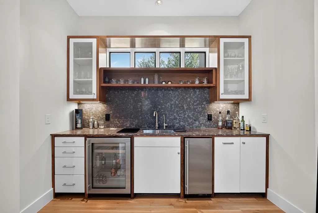 Equipped with a built-in ice maker and Culligan RO water, the downstairs bar makes serving drinks seamless