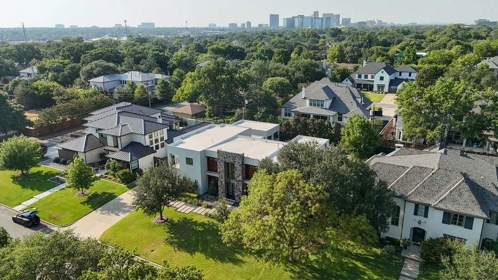 Living here means having top private schools, premier dining, and easy access to the Dallas North Tollway right around the corner. It balances a quiet neighborhood feel with incredible everyday convenience