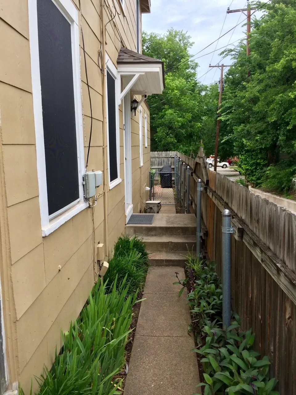 Apartment For Rent in Tarrant County , 3012 MCPHERSON Avenue C, Fort Worth, Texas 76109, 1 Bedroom, 1 Bathroom, 1 Garage spaces, 750 Sqft, built in 1939, mls#21361495, Real Estate Agent in Fort Worth, Homes For Rent in Tarrant county, Homes For Rent in Fort Worth, Realtor in Fort Worth Texas, Real Estate Brokerage Independent Realty Texas, Luminita Cordes Realtor
