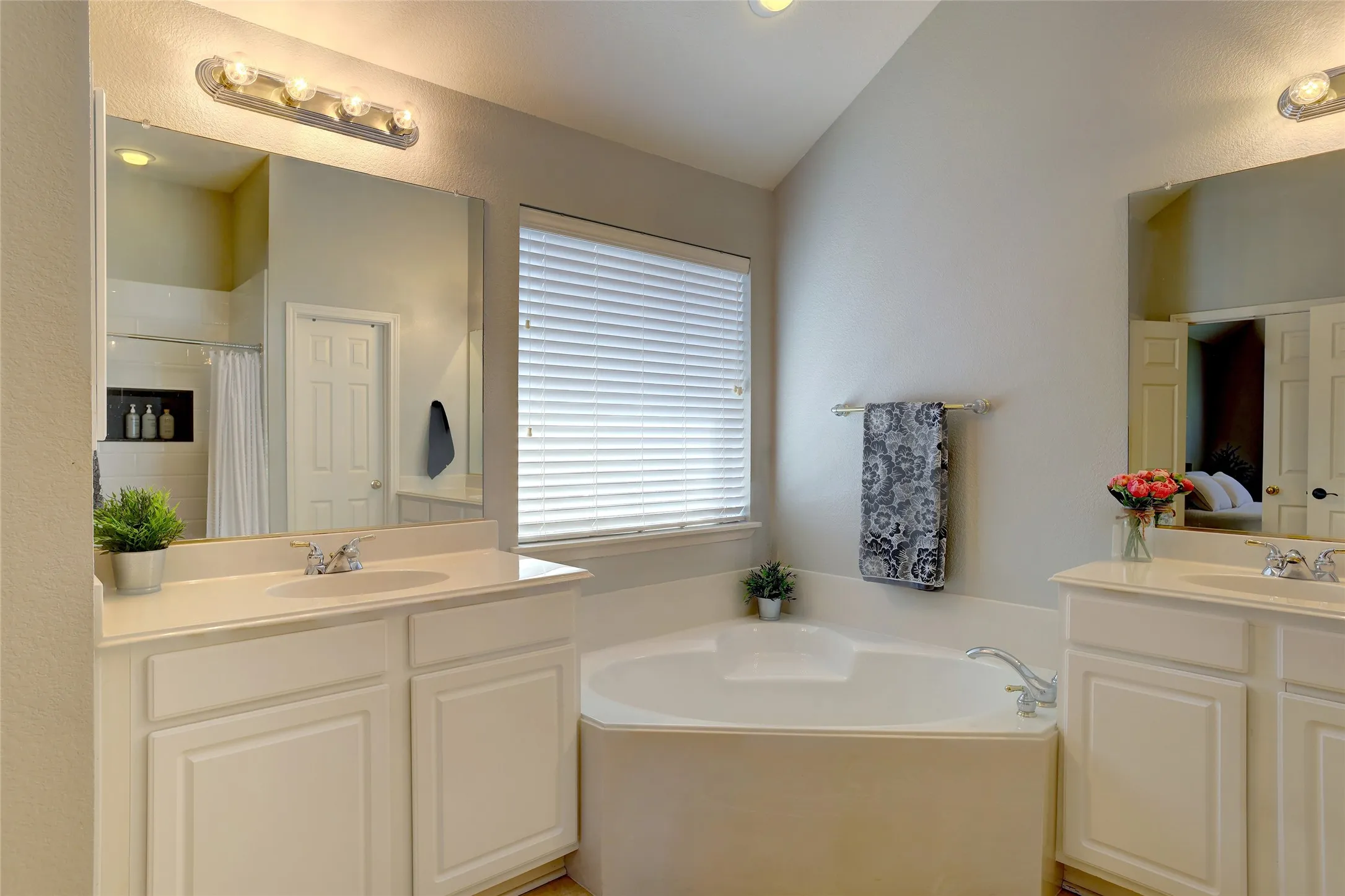 Single Family Residence For Sale in Collin County , 4500 Maidstone Way, Mc Kinney, Texas 75070, 4 Bedroom, 3 Bathroom, 2 Garage spaces, 2,303 Sqft, built in 2003, mls#21357021, Real Estate Agent in Mc Kinney, Homes For Sale in Collin county, Homes For Sale in Mc Kinney, Realtor in Mc Kinney Texas, Real Estate Brokerage Independent Realty Texas, Luminita Cordes Realtor