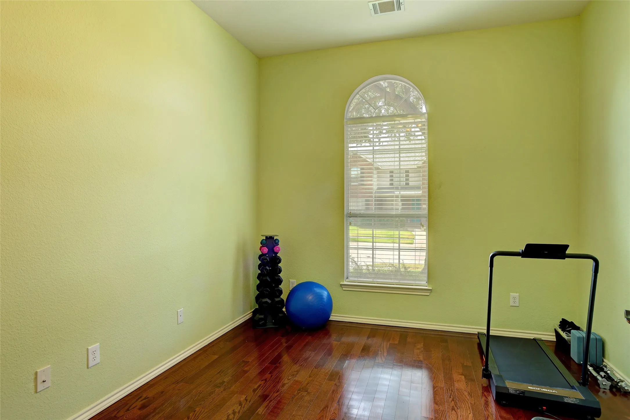 Single Family Residence For Sale in Collin County , 4500 Maidstone Way, Mc Kinney, Texas 75070, 4 Bedroom, 3 Bathroom, 2 Garage spaces, 2,303 Sqft, built in 2003, mls#21357021, Real Estate Agent in Mc Kinney, Homes For Sale in Collin county, Homes For Sale in Mc Kinney, Realtor in Mc Kinney Texas, Real Estate Brokerage Independent Realty Texas, Luminita Cordes Realtor