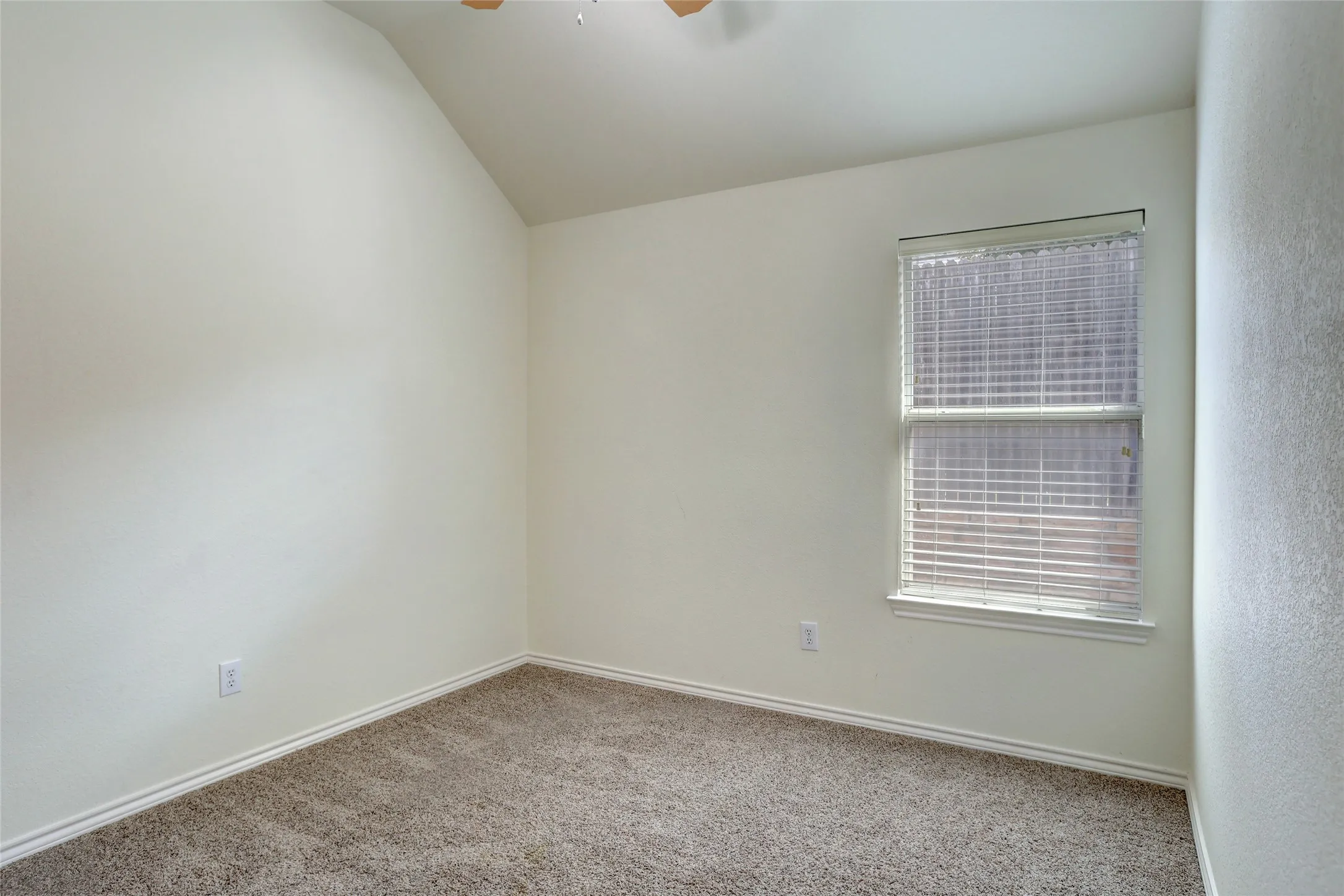 Single Family Residence For Sale in Collin County , 4500 Maidstone Way, Mc Kinney, Texas 75070, 4 Bedroom, 3 Bathroom, 2 Garage spaces, 2,303 Sqft, built in 2003, mls#21357021, Real Estate Agent in Mc Kinney, Homes For Sale in Collin county, Homes For Sale in Mc Kinney, Realtor in Mc Kinney Texas, Real Estate Brokerage Independent Realty Texas, Luminita Cordes Realtor