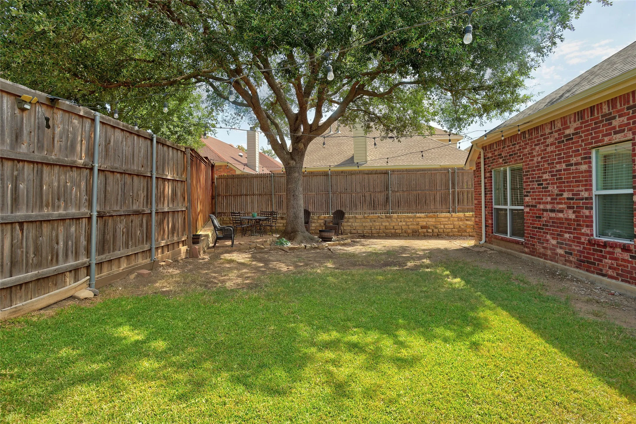 Single Family Residence For Sale in Collin County , 4500 Maidstone Way, Mc Kinney, Texas 75070, 4 Bedroom, 3 Bathroom, 2 Garage spaces, 2,303 Sqft, built in 2003, mls#21357021, Real Estate Agent in Mc Kinney, Homes For Sale in Collin county, Homes For Sale in Mc Kinney, Realtor in Mc Kinney Texas, Real Estate Brokerage Independent Realty Texas, Luminita Cordes Realtor