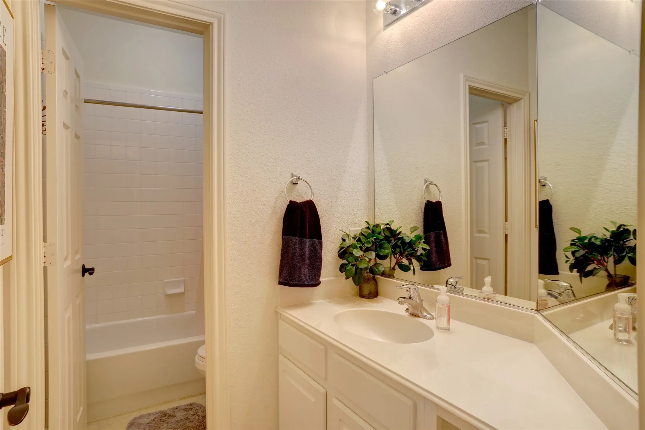 Single Family Residence For Sale in Collin County , 4500 Maidstone Way, Mc Kinney, Texas 75070, 4 Bedroom, 3 Bathroom, 2 Garage spaces, 2,303 Sqft, built in 2003, mls#21357021, Real Estate Agent in Mc Kinney, Homes For Sale in Collin county, Homes For Sale in Mc Kinney, Realtor in Mc Kinney Texas, Real Estate Brokerage Independent Realty Texas, Luminita Cordes Realtor