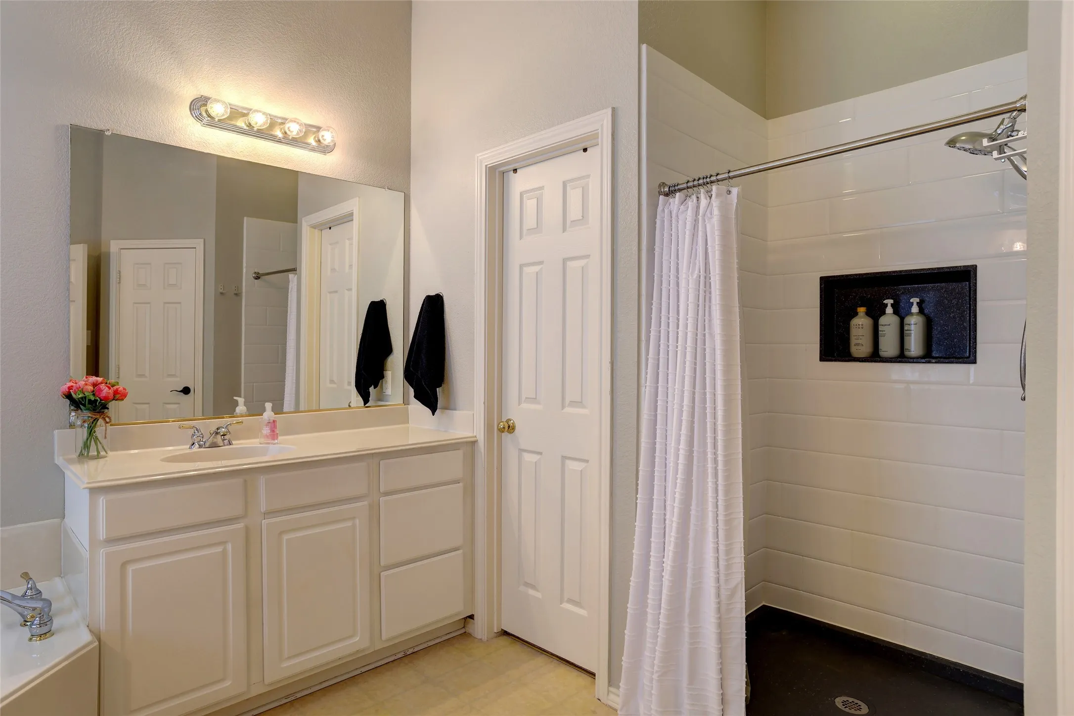 Single Family Residence For Sale in Collin County , 4500 Maidstone Way, Mc Kinney, Texas 75070, 4 Bedroom, 3 Bathroom, 2 Garage spaces, 2,303 Sqft, built in 2003, mls#21357021, Real Estate Agent in Mc Kinney, Homes For Sale in Collin county, Homes For Sale in Mc Kinney, Realtor in Mc Kinney Texas, Real Estate Brokerage Independent Realty Texas, Luminita Cordes Realtor