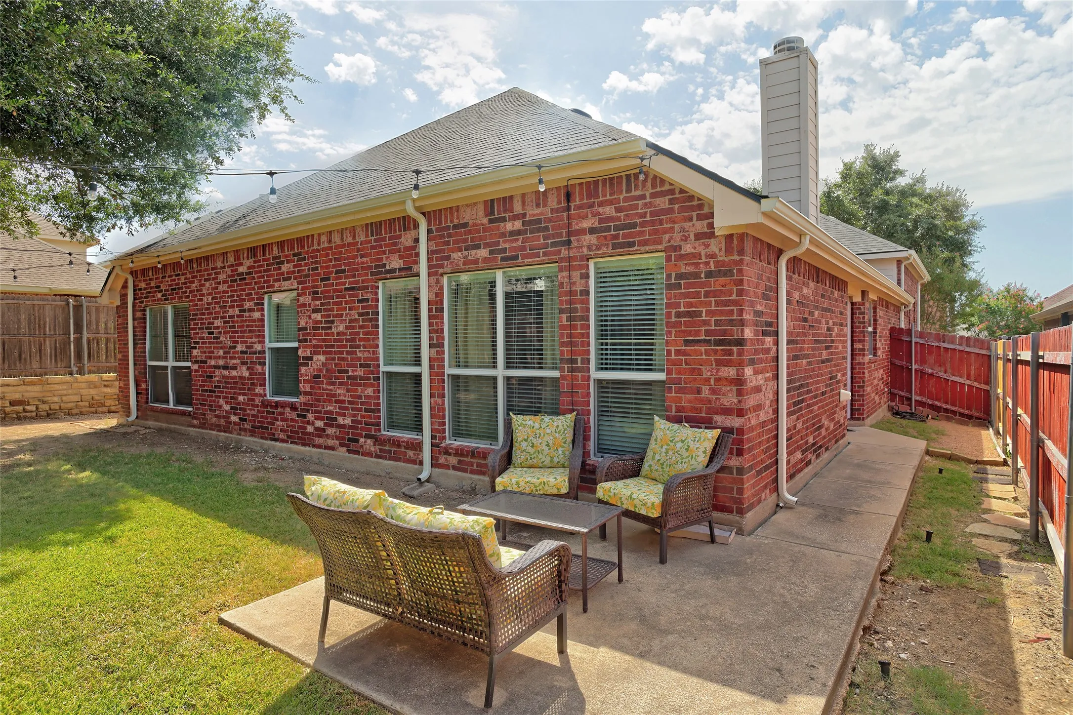 Single Family Residence For Sale in Collin County , 4500 Maidstone Way, Mc Kinney, Texas 75070, 4 Bedroom, 3 Bathroom, 2 Garage spaces, 2,303 Sqft, built in 2003, mls#21357021, Real Estate Agent in Mc Kinney, Homes For Sale in Collin county, Homes For Sale in Mc Kinney, Realtor in Mc Kinney Texas, Real Estate Brokerage Independent Realty Texas, Luminita Cordes Realtor