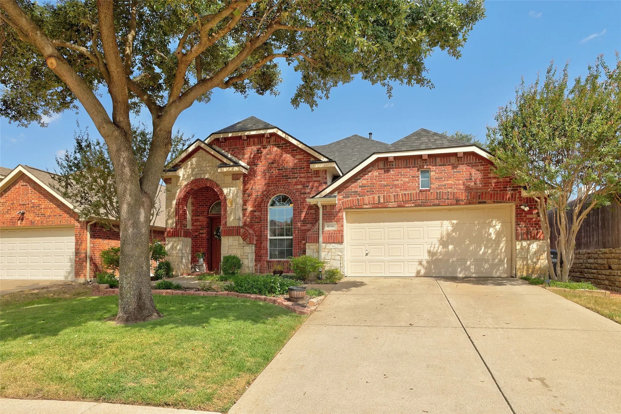 Single Family Residence For Sale in Collin County , 4500 Maidstone Way, Mc Kinney, Texas 75070, 4 Bedroom, 3 Bathroom, 2 Garage spaces, 2,303 Sqft, built in 2003, mls#21357021, Real Estate Agent in Mc Kinney, Homes For Sale in Collin county, Homes For Sale in Mc Kinney, Realtor in Mc Kinney Texas, Real Estate Brokerage Independent Realty Texas, Luminita Cordes Realtor