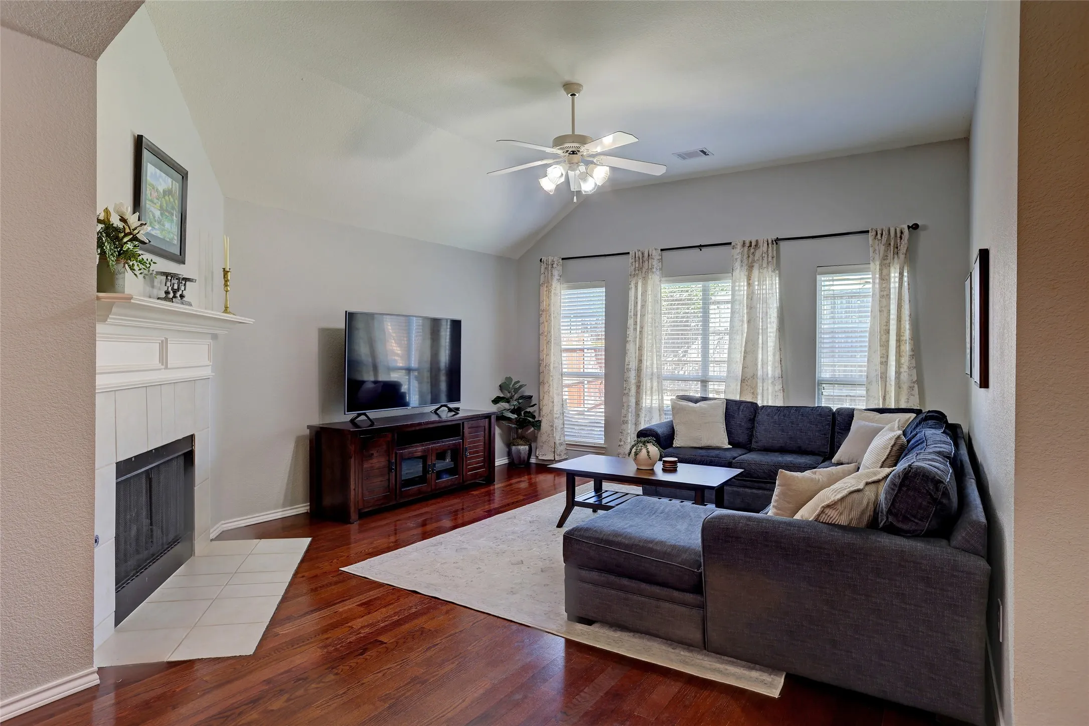 Single Family Residence For Sale in Collin County , 4500 Maidstone Way, Mc Kinney, Texas 75070, 4 Bedroom, 3 Bathroom, 2 Garage spaces, 2,303 Sqft, built in 2003, mls#21357021, Real Estate Agent in Mc Kinney, Homes For Sale in Collin county, Homes For Sale in Mc Kinney, Realtor in Mc Kinney Texas, Real Estate Brokerage Independent Realty Texas, Luminita Cordes Realtor