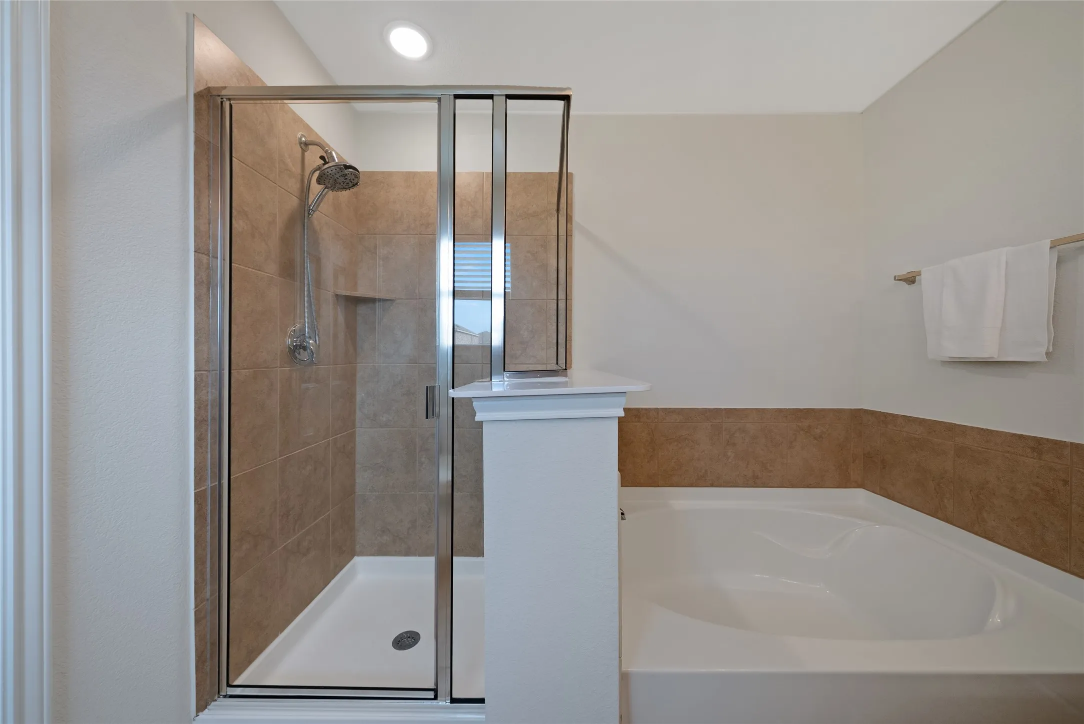 Single Family Residence For Sale in Denton County , 1308 Trace Drive, Aubrey, Texas 76227, 4 Bedroom, 3 Bathroom, 2 Garage spaces, 2,089 Sqft, built in 2020, mls#21362923, Real Estate Agent in Aubrey, Homes For Sale in Denton county, Homes For Sale in Aubrey, Realtor in Aubrey Texas, Real Estate Brokerage Independent Realty Texas, Luminita Cordes Realtor