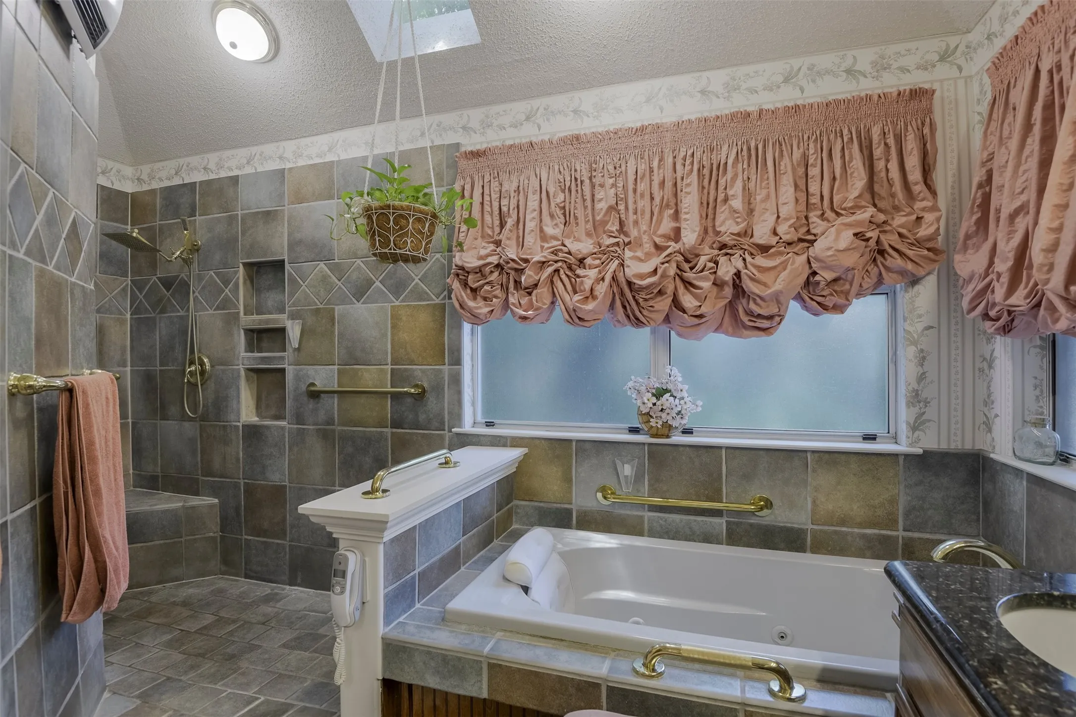 Single Family Residence For Sale in Tarrant County , 4908 Arborgate Drive, Arlington, Texas 76017, 3 Bedroom, 2 Bathroom, 2 Garage spaces, 1,800 Sqft, built in 1988, mls#21351593, Real Estate Agent in Arlington, Homes For Sale in Tarrant county, Homes For Sale in Arlington, Realtor in Arlington Texas, Real Estate Brokerage Independent Realty Texas, Luminita Cordes Realtor