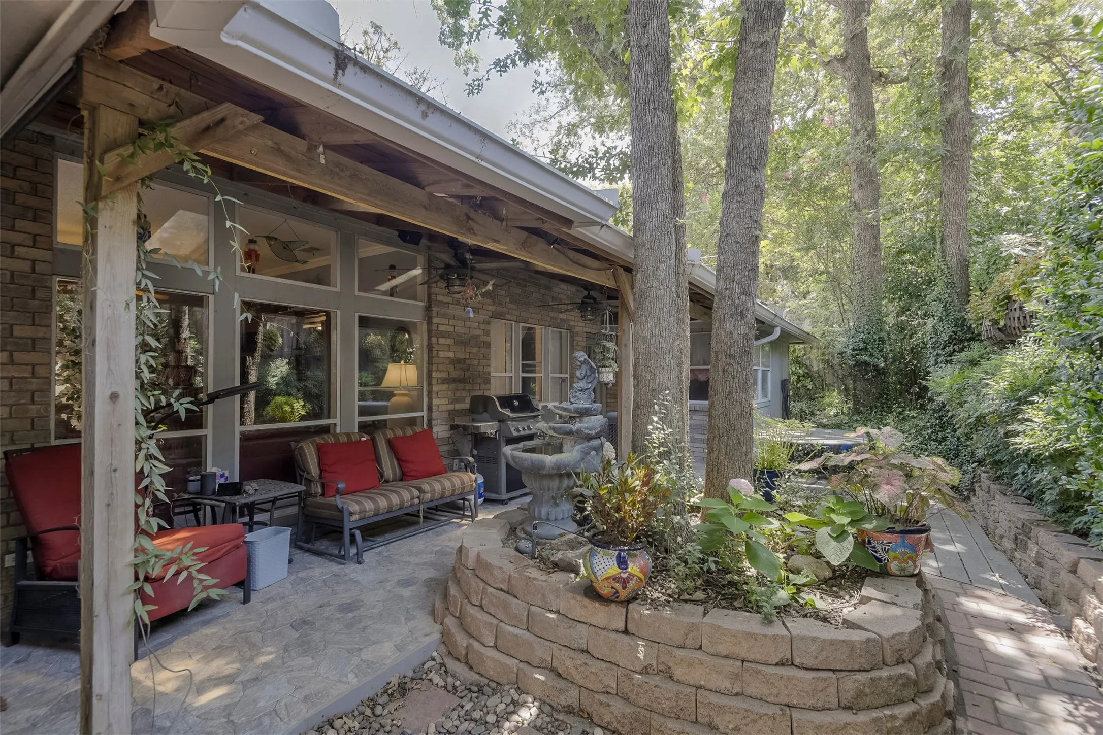 Single Family Residence For Sale in Tarrant County , 4908 Arborgate Drive, Arlington, Texas 76017, 3 Bedroom, 2 Bathroom, 2 Garage spaces, 1,800 Sqft, built in 1988, mls#21351593, Real Estate Agent in Arlington, Homes For Sale in Tarrant county, Homes For Sale in Arlington, Realtor in Arlington Texas, Real Estate Brokerage Independent Realty Texas, Luminita Cordes Realtor