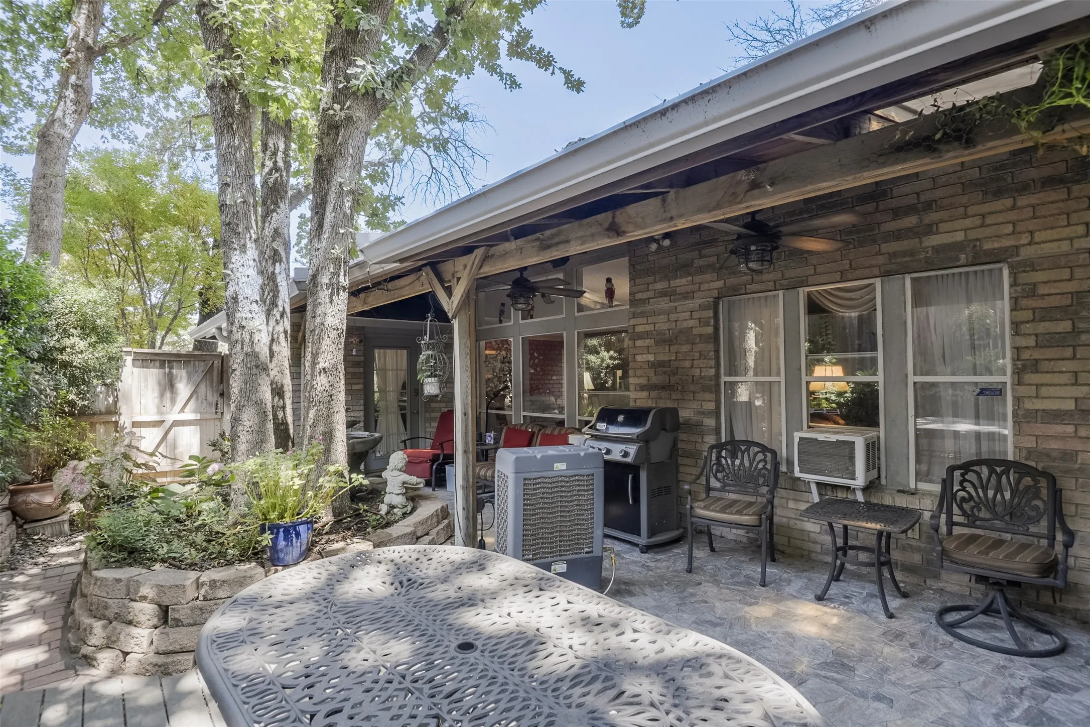 Single Family Residence For Sale in Tarrant County , 4908 Arborgate Drive, Arlington, Texas 76017, 3 Bedroom, 2 Bathroom, 2 Garage spaces, 1,800 Sqft, built in 1988, mls#21351593, Real Estate Agent in Arlington, Homes For Sale in Tarrant county, Homes For Sale in Arlington, Realtor in Arlington Texas, Real Estate Brokerage Independent Realty Texas, Luminita Cordes Realtor