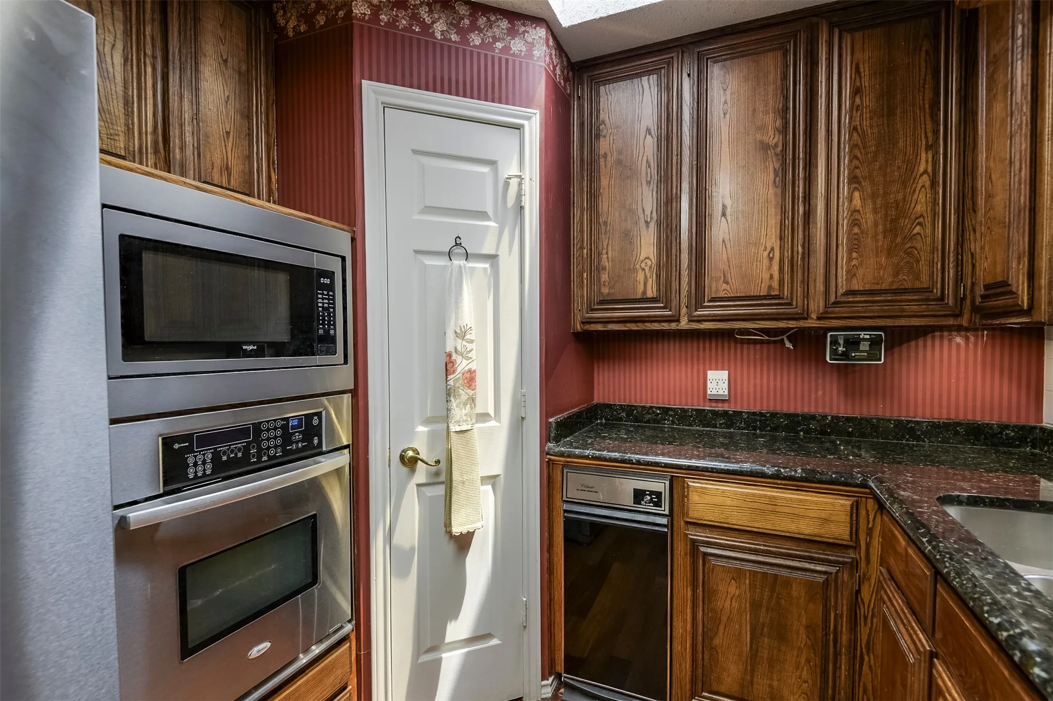 Single Family Residence For Sale in Tarrant County , 4908 Arborgate Drive, Arlington, Texas 76017, 3 Bedroom, 2 Bathroom, 2 Garage spaces, 1,800 Sqft, built in 1988, mls#21351593, Real Estate Agent in Arlington, Homes For Sale in Tarrant county, Homes For Sale in Arlington, Realtor in Arlington Texas, Real Estate Brokerage Independent Realty Texas, Luminita Cordes Realtor