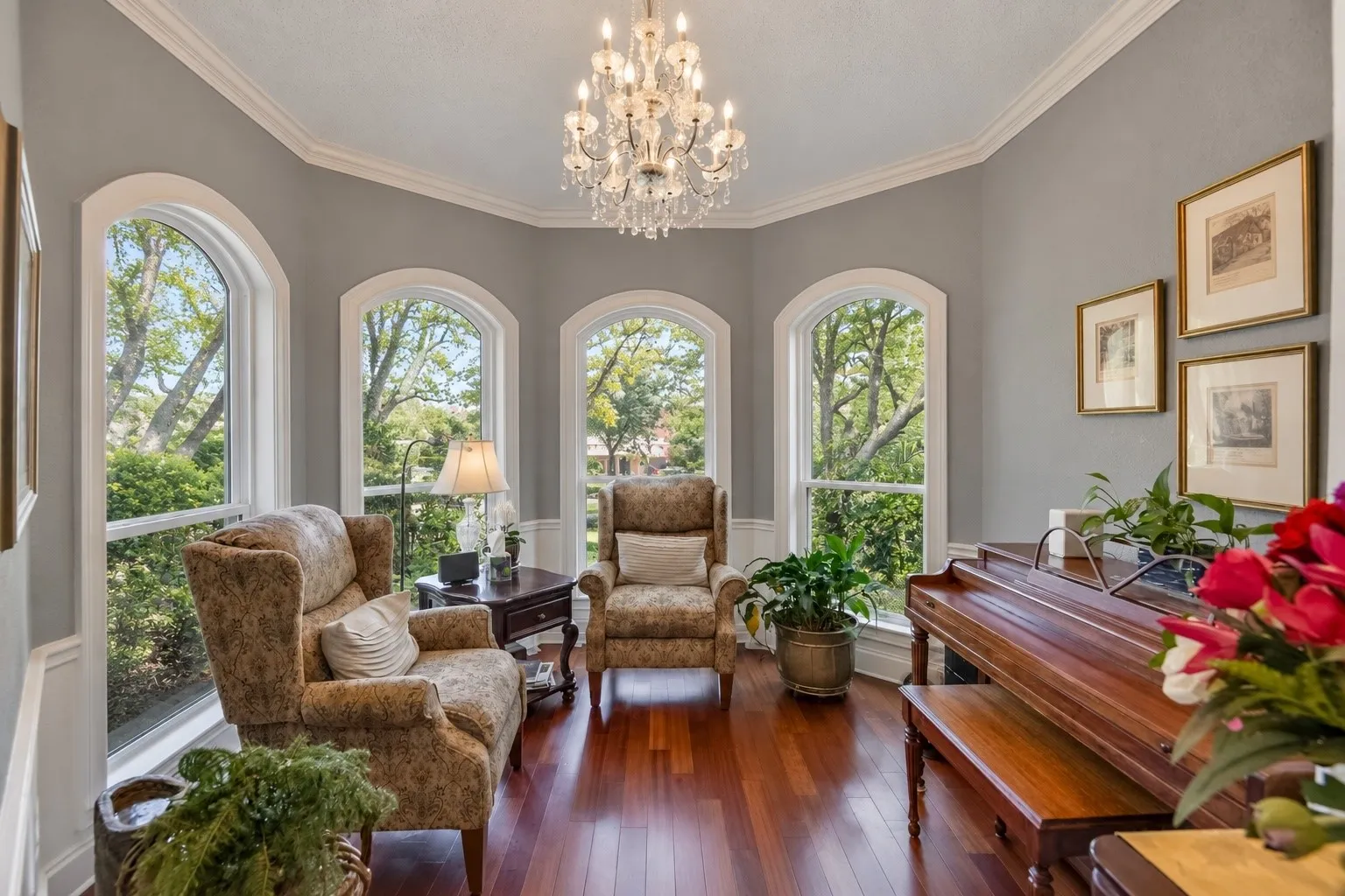 This room was designated as the breakfast room when built, Seller currently uses as a reading-sitting room.