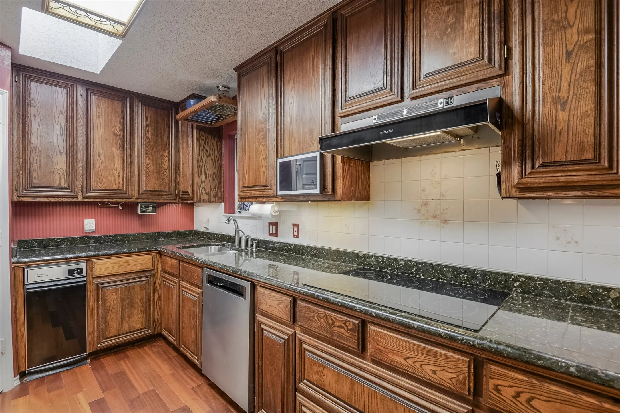 Single Family Residence For Sale in Tarrant County , 4908 Arborgate Drive, Arlington, Texas 76017, 3 Bedroom, 2 Bathroom, 2 Garage spaces, 1,800 Sqft, built in 1988, mls#21351593, Real Estate Agent in Arlington, Homes For Sale in Tarrant county, Homes For Sale in Arlington, Realtor in Arlington Texas, Real Estate Brokerage Independent Realty Texas, Luminita Cordes Realtor