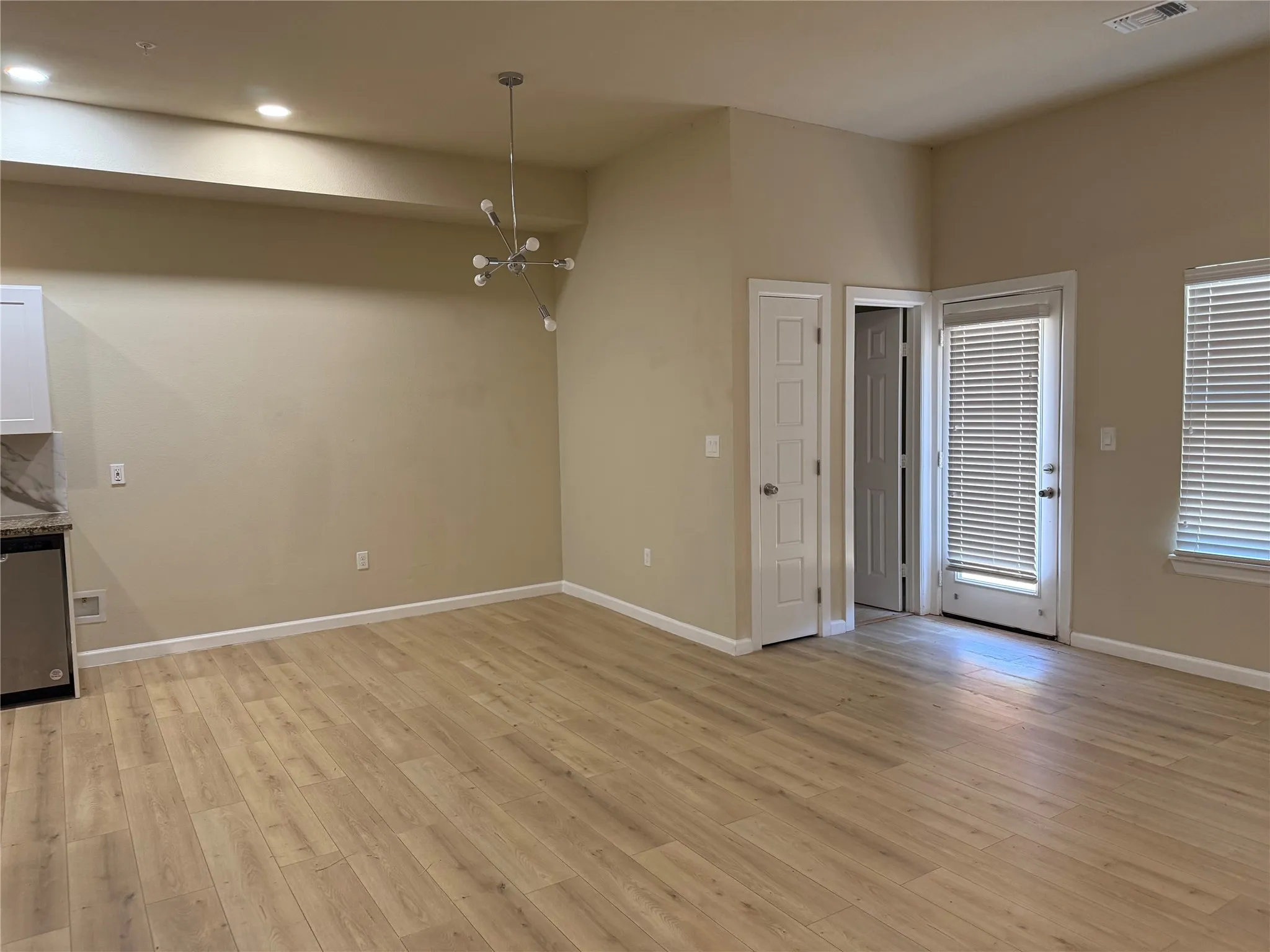 Townhouse For Rent in Dallas County , 226 Heritage Court, Seagoville, Texas 75159, 3 Bedroom, 3 Bathroom, 2 Garage spaces, 1,640 Sqft, built in 2021, mls#21362409, Real Estate Agent in Seagoville, Homes For Rent in Dallas county, Homes For Rent in Seagoville, Realtor in Seagoville Texas, Real Estate Brokerage Independent Realty Texas, Luminita Cordes Realtor