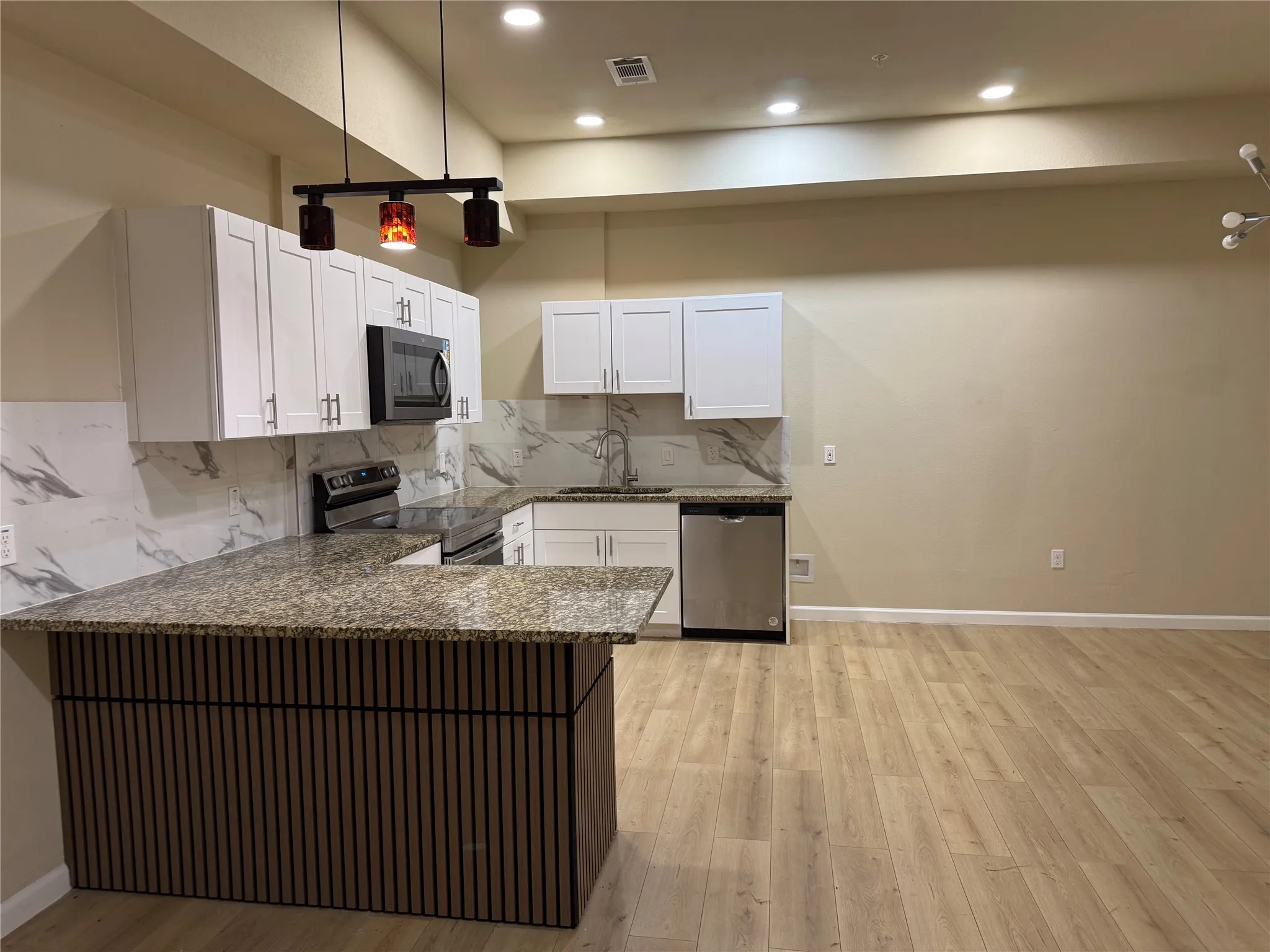Townhouse For Rent in Dallas County , 226 Heritage Court, Seagoville, Texas 75159, 3 Bedroom, 3 Bathroom, 2 Garage spaces, 1,640 Sqft, built in 2021, mls#21362409, Real Estate Agent in Seagoville, Homes For Rent in Dallas county, Homes For Rent in Seagoville, Realtor in Seagoville Texas, Real Estate Brokerage Independent Realty Texas, Luminita Cordes Realtor