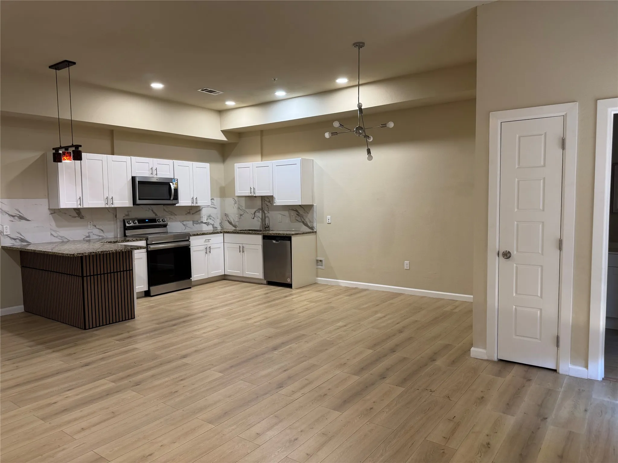 Townhouse For Rent in Dallas County , 226 Heritage Court, Seagoville, Texas 75159, 3 Bedroom, 3 Bathroom, 2 Garage spaces, 1,640 Sqft, built in 2021, mls#21362409, Real Estate Agent in Seagoville, Homes For Rent in Dallas county, Homes For Rent in Seagoville, Realtor in Seagoville Texas, Real Estate Brokerage Independent Realty Texas, Luminita Cordes Realtor