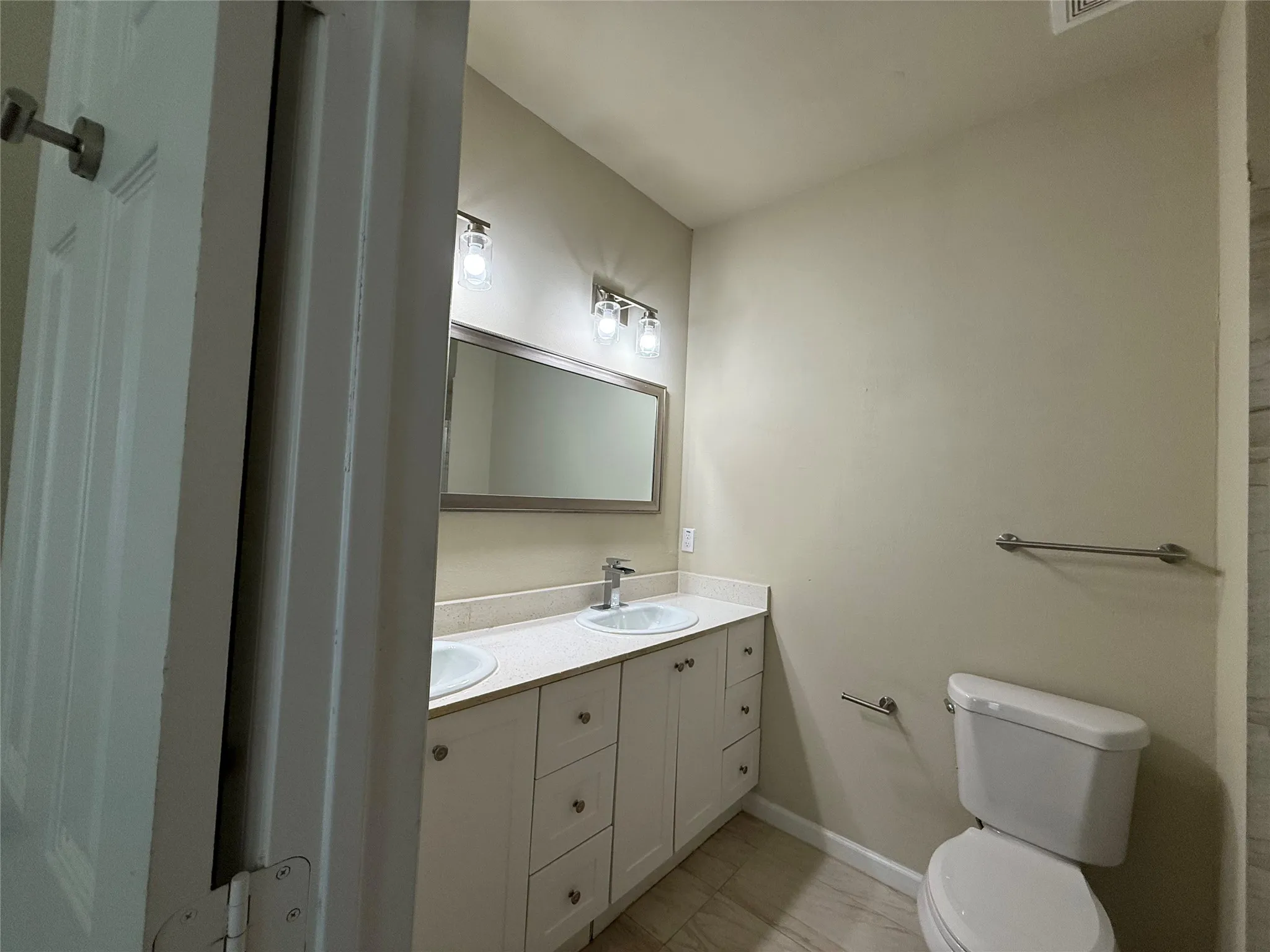 Townhouse For Rent in Dallas County , 226 Heritage Court, Seagoville, Texas 75159, 3 Bedroom, 3 Bathroom, 2 Garage spaces, 1,640 Sqft, built in 2021, mls#21362409, Real Estate Agent in Seagoville, Homes For Rent in Dallas county, Homes For Rent in Seagoville, Realtor in Seagoville Texas, Real Estate Brokerage Independent Realty Texas, Luminita Cordes Realtor