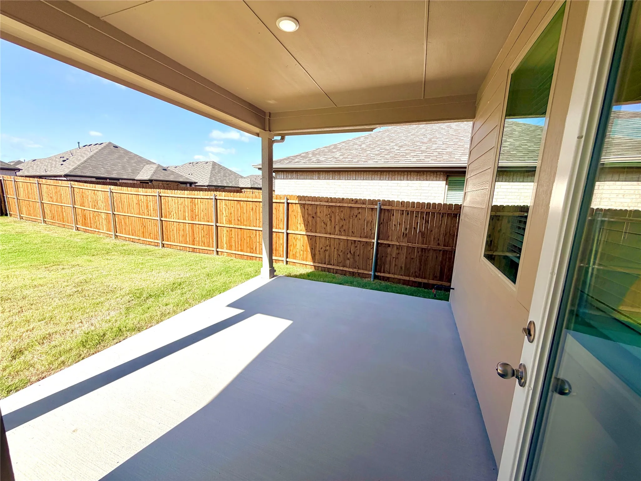 Covered patio featuring a concrete slab and recessed lighting