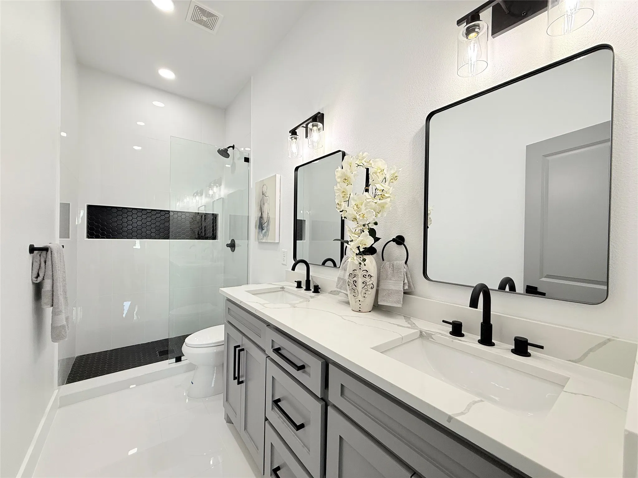 Single Family Residence For Rent in Dallas County , 1505 Fordham Road, Dallas, Texas 75216, 3 Bedroom, 3 Bathroom, 2 Garage spaces, 2,122 Sqft, built in 2025, Price $2,695, mls#21357280, Real Estate Agent in Dallas, Homes For Rent in Dallas county, Homes For Rent in Dallas, Realtor in Dallas Texas, Real Estate Brokerage Independent Realty Texas, Luminita Cordes Realtor