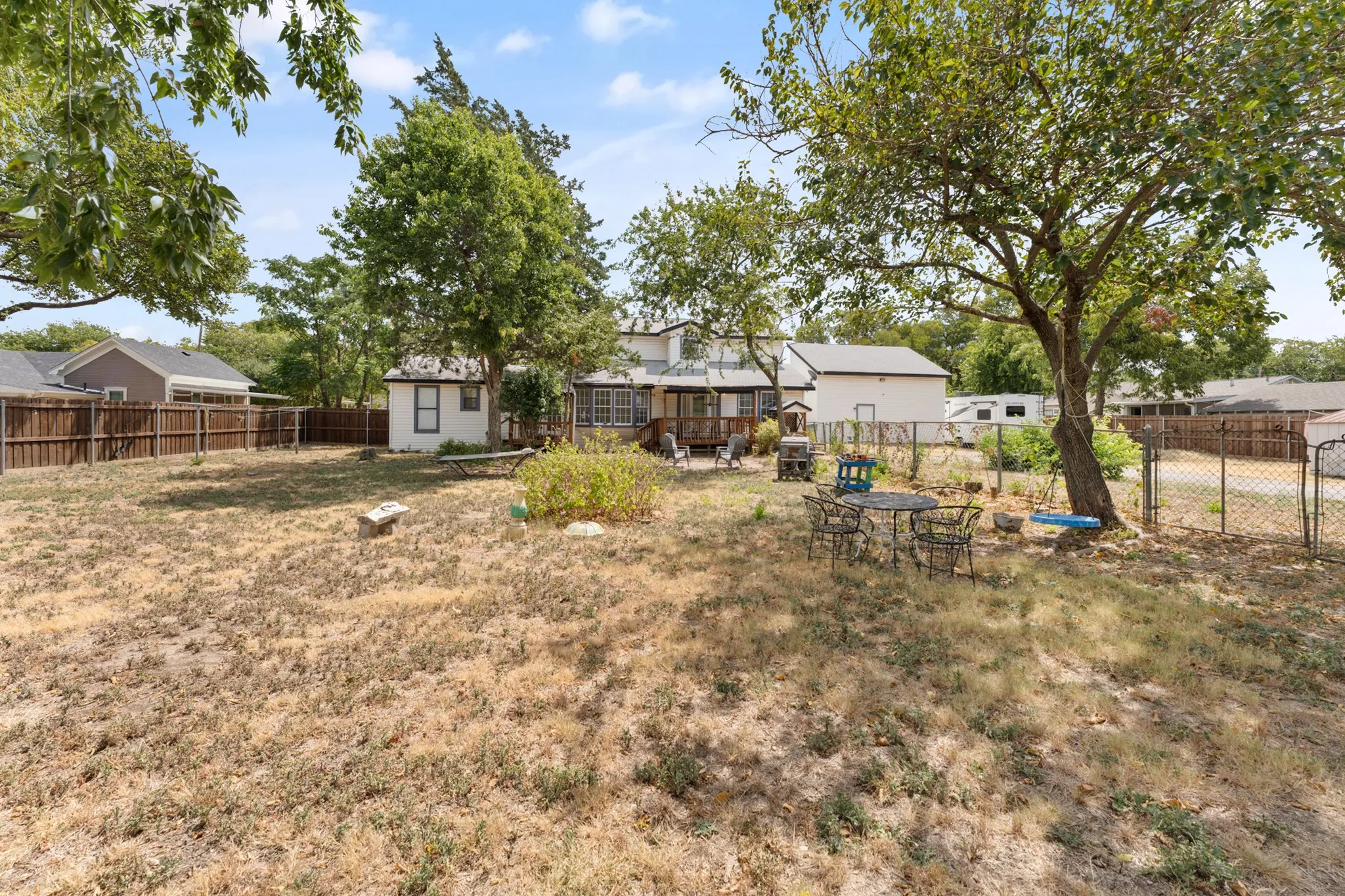 Single Family Residence For Sale in Dallas County , 314 Houston Street, Cedar Hill, Texas 75104, 4 Bedroom, 3 Bathroom, 2 Garage spaces, 2,646 Sqft, built in 1983, mls#21362926, Real Estate Agent in Cedar Hill, Homes For Sale in Dallas county, Homes For Sale in Cedar Hill, Realtor in Cedar Hill Texas, Real Estate Brokerage Independent Realty Texas, Luminita Cordes Realtor