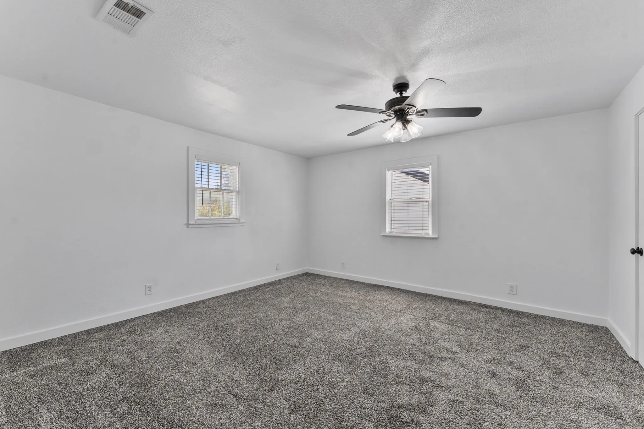 Single Family Residence For Sale in Dallas County , 314 Houston Street, Cedar Hill, Texas 75104, 4 Bedroom, 3 Bathroom, 2 Garage spaces, 2,646 Sqft, built in 1983, mls#21362926, Real Estate Agent in Cedar Hill, Homes For Sale in Dallas county, Homes For Sale in Cedar Hill, Realtor in Cedar Hill Texas, Real Estate Brokerage Independent Realty Texas, Luminita Cordes Realtor