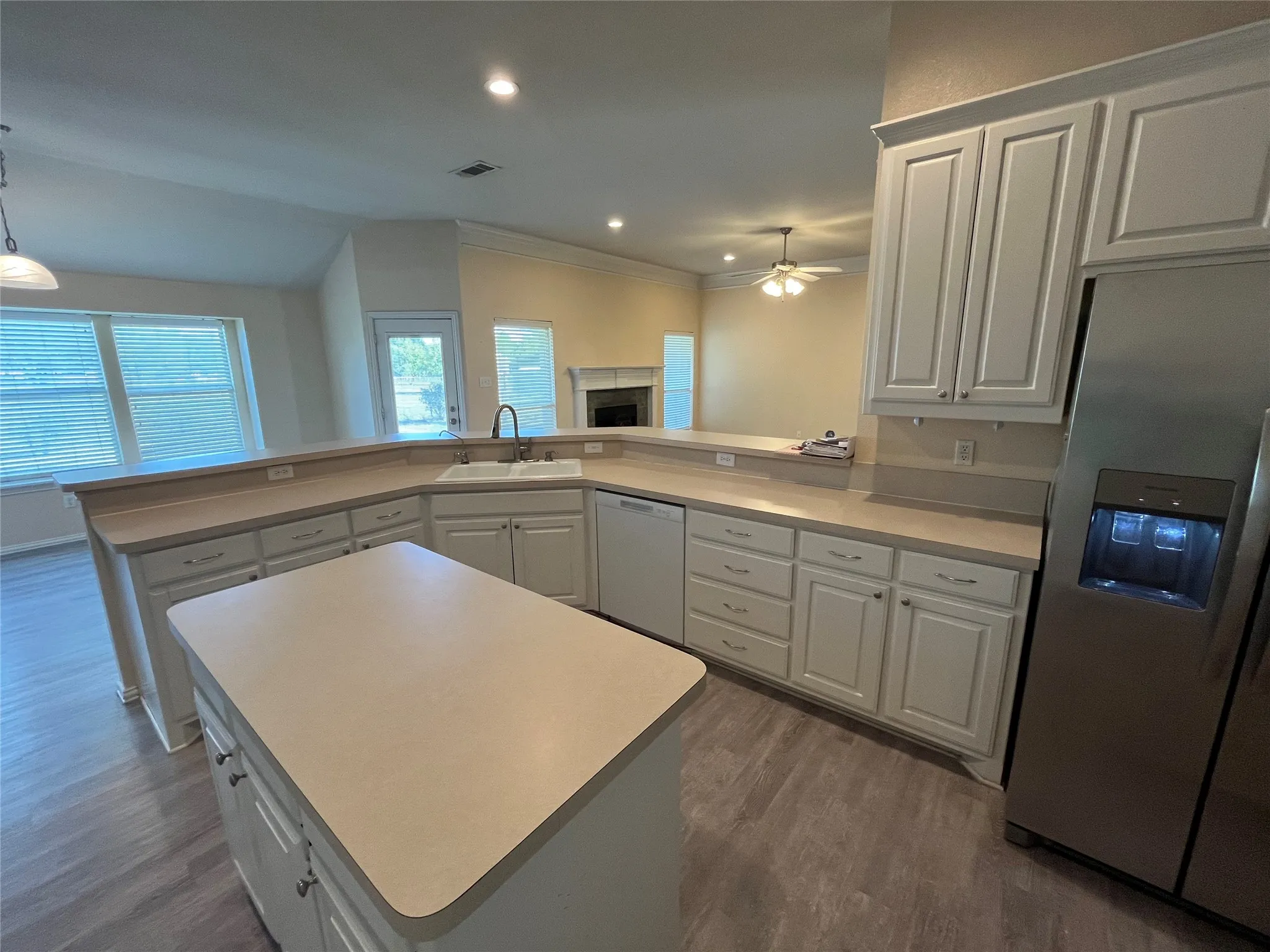 Single Family Residence For Sale in Parker County , 104 Cinnamon Court, Weatherford, Texas 76088, 4 Bedroom, 2 Bathroom, 3 Garage spaces, 2,384 Sqft, built in 2004, mls#21362973, Real Estate Agent in Weatherford, Homes For Sale in Parker county, Homes For Sale in Weatherford, Realtor in Weatherford Texas, Real Estate Brokerage Independent Realty Texas, Luminita Cordes Realtor