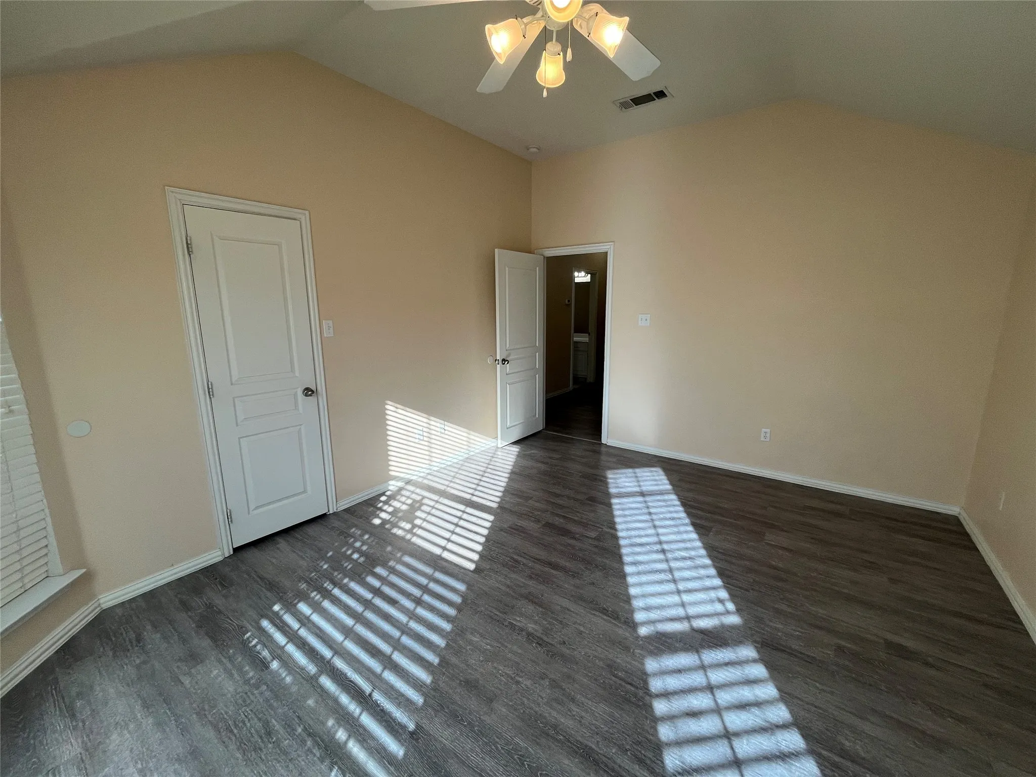 Single Family Residence For Sale in Parker County , 104 Cinnamon Court, Weatherford, Texas 76088, 4 Bedroom, 2 Bathroom, 3 Garage spaces, 2,384 Sqft, built in 2004, mls#21362973, Real Estate Agent in Weatherford, Homes For Sale in Parker county, Homes For Sale in Weatherford, Realtor in Weatherford Texas, Real Estate Brokerage Independent Realty Texas, Luminita Cordes Realtor