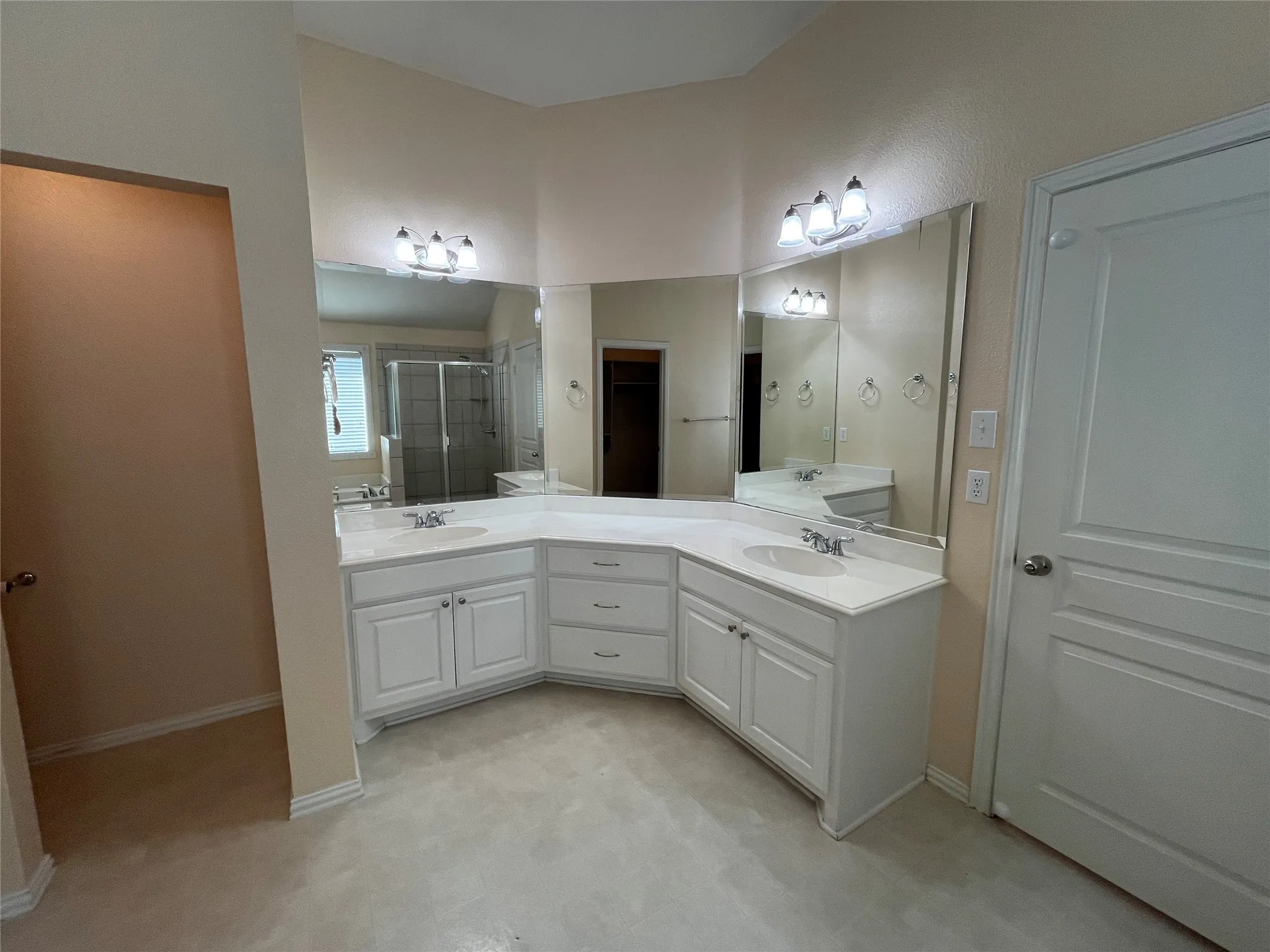 Single Family Residence For Sale in Parker County , 104 Cinnamon Court, Weatherford, Texas 76088, 4 Bedroom, 2 Bathroom, 3 Garage spaces, 2,384 Sqft, built in 2004, mls#21362973, Real Estate Agent in Weatherford, Homes For Sale in Parker county, Homes For Sale in Weatherford, Realtor in Weatherford Texas, Real Estate Brokerage Independent Realty Texas, Luminita Cordes Realtor